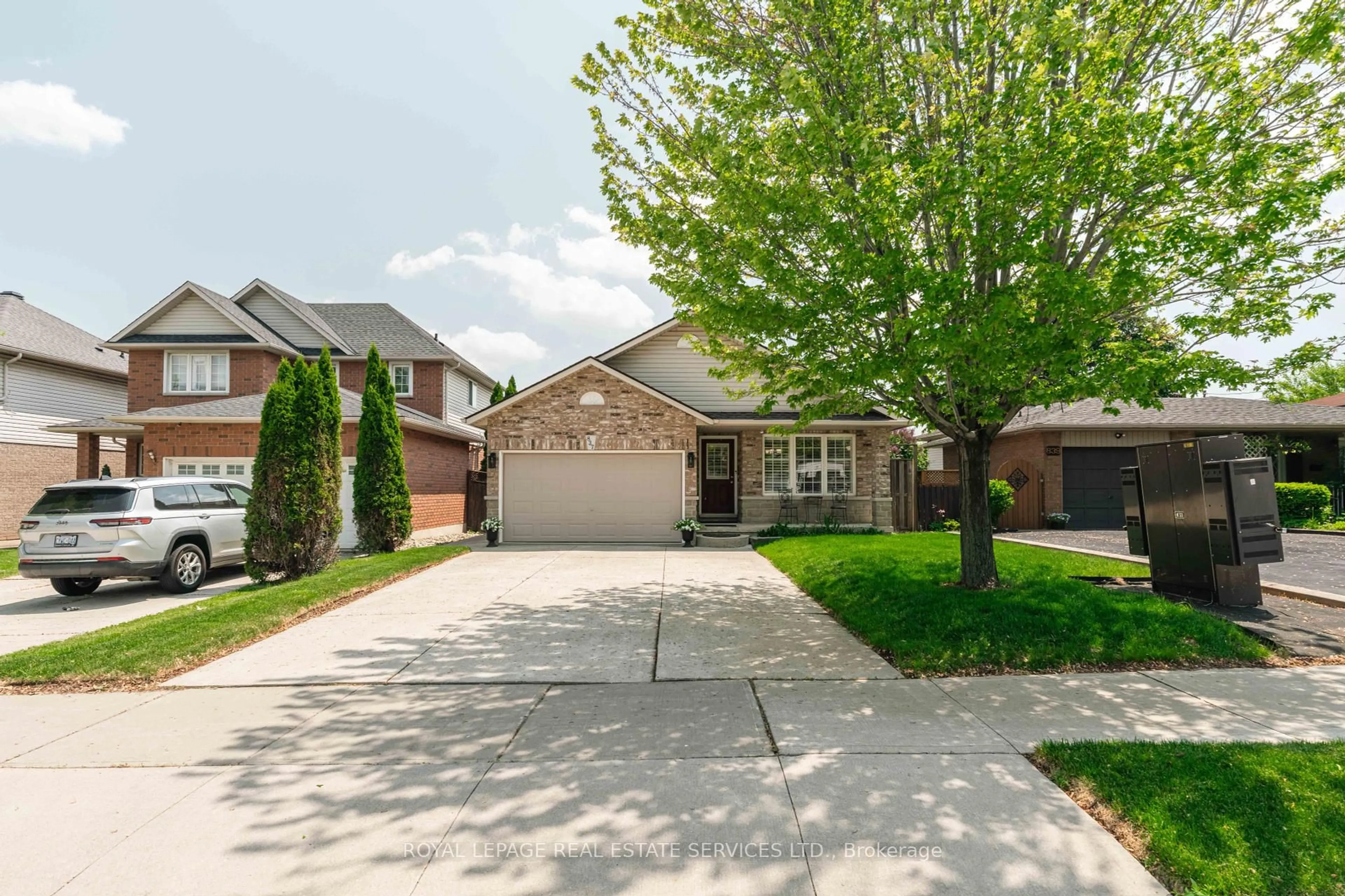 Home with brick exterior material, street for 837 Upper Ottawa St, Hamilton Ontario L8T 3V4