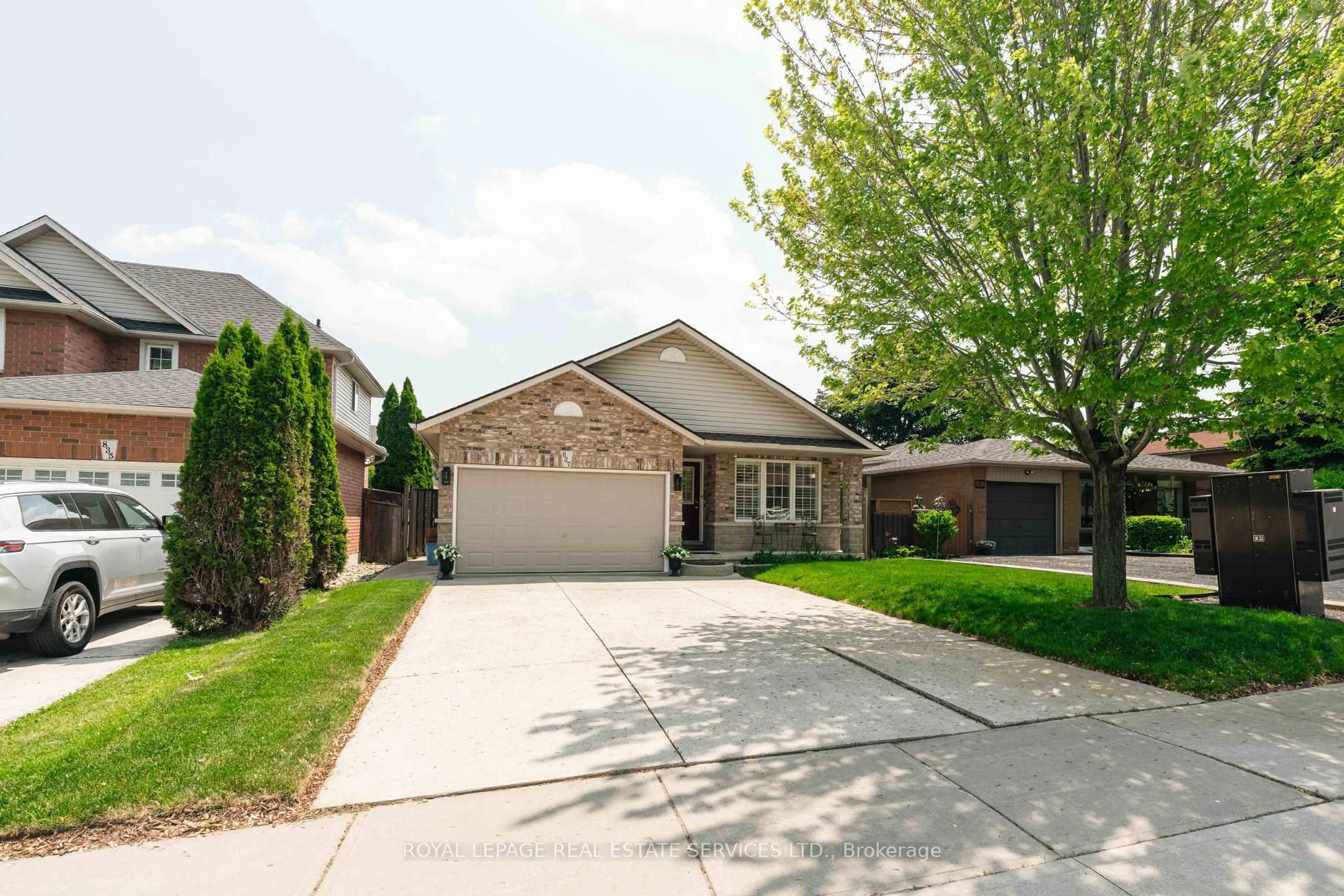 Home with brick exterior material, street for 837 Upper Ottawa St, Hamilton Ontario L8T 3V4