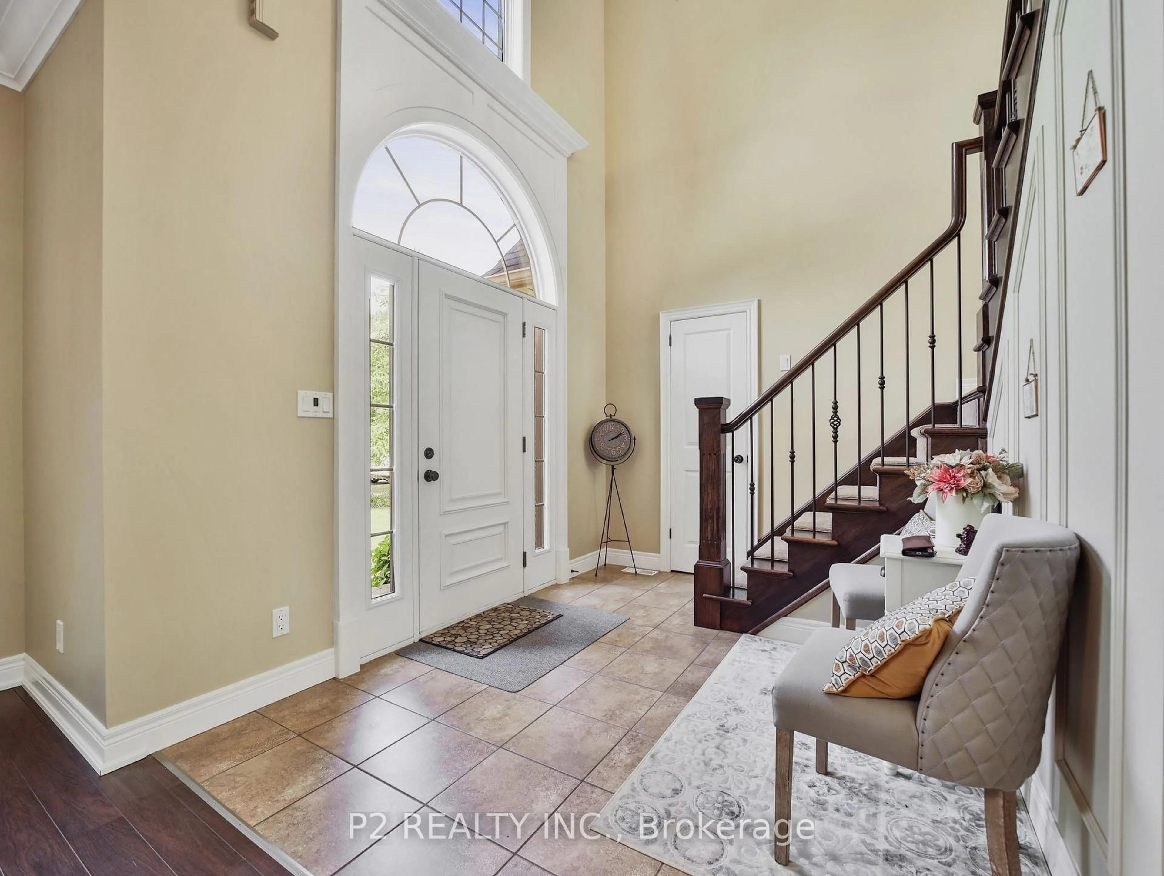 Indoor entryway for 16 Martha Crt, Pelham Ontario L0S 1C0