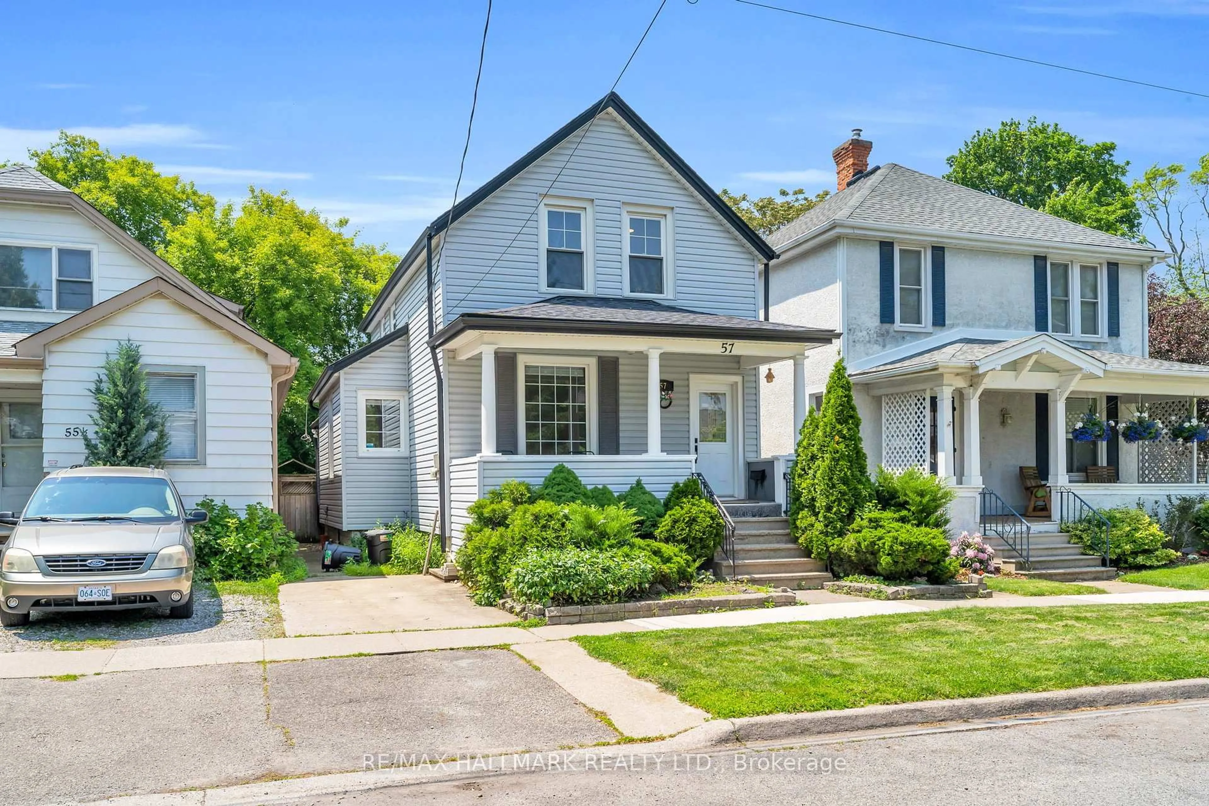 Home with vinyl exterior material, street for 57 Henry St, St. Catharines Ontario L2R 5T7