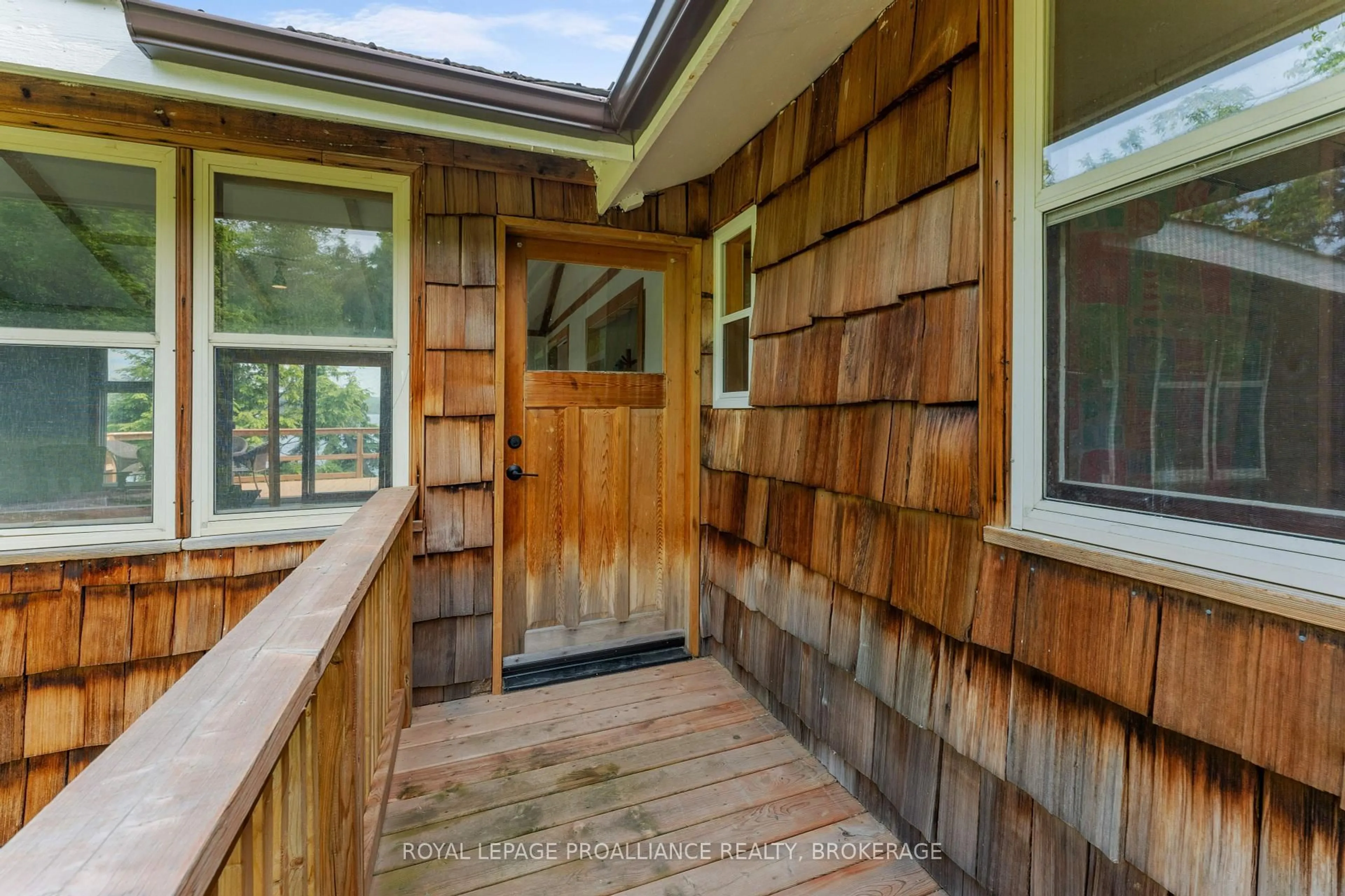 Indoor entryway for 4627 Carrying Place Rd, Seeley's Bay Ontario K0H 2N0