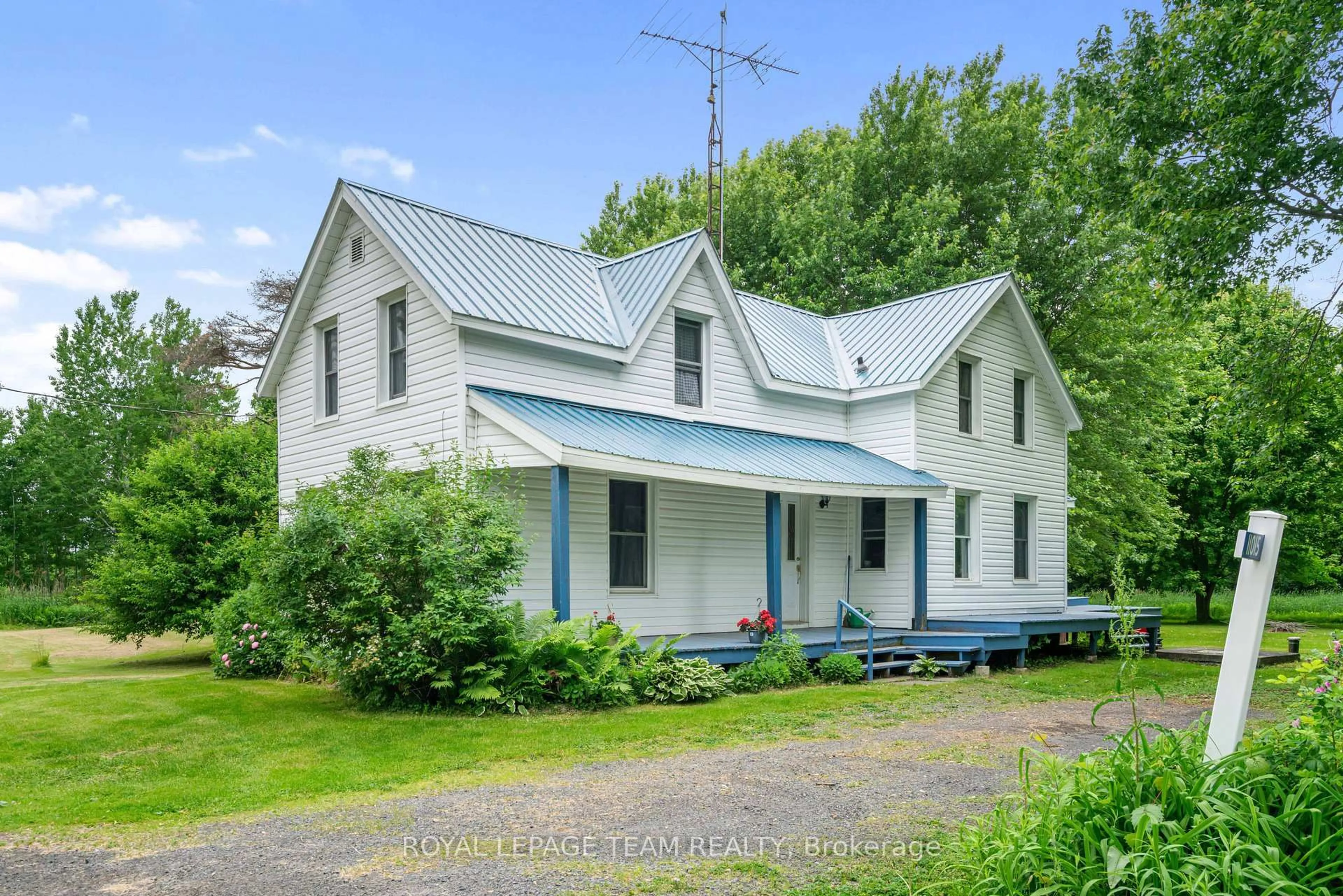 A pic from outside/outdoor area/front of a property/back of a property/a pic from drone, building for 11015 Irena Rd, South Dundas Ontario K0E 1K0