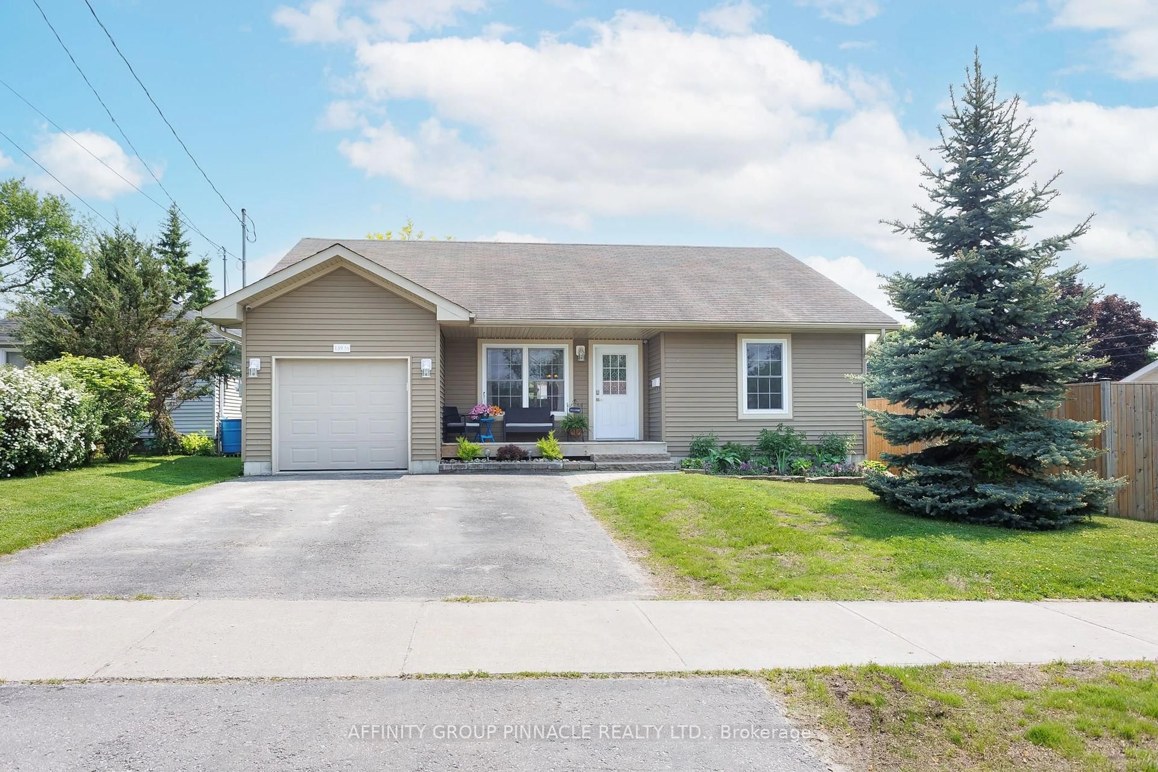 Home with vinyl exterior material, street for 139 1/2 King St, Kawartha Lakes Ontario K9V 1E4