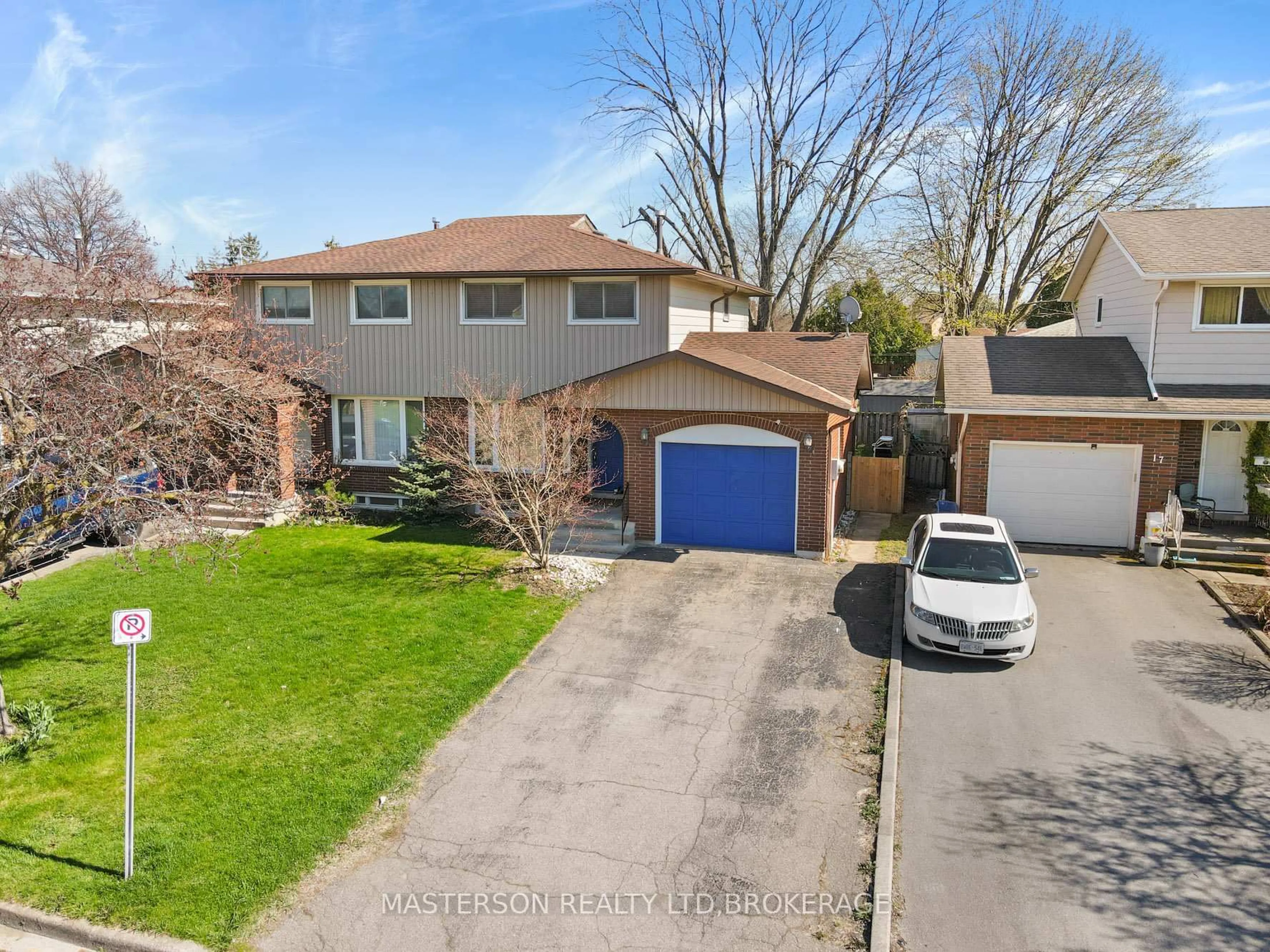A pic from outside/outdoor area/front of a property/back of a property/a pic from drone, street for 15 Westfield Dr, St. Catharines Ontario L2N 5Z5