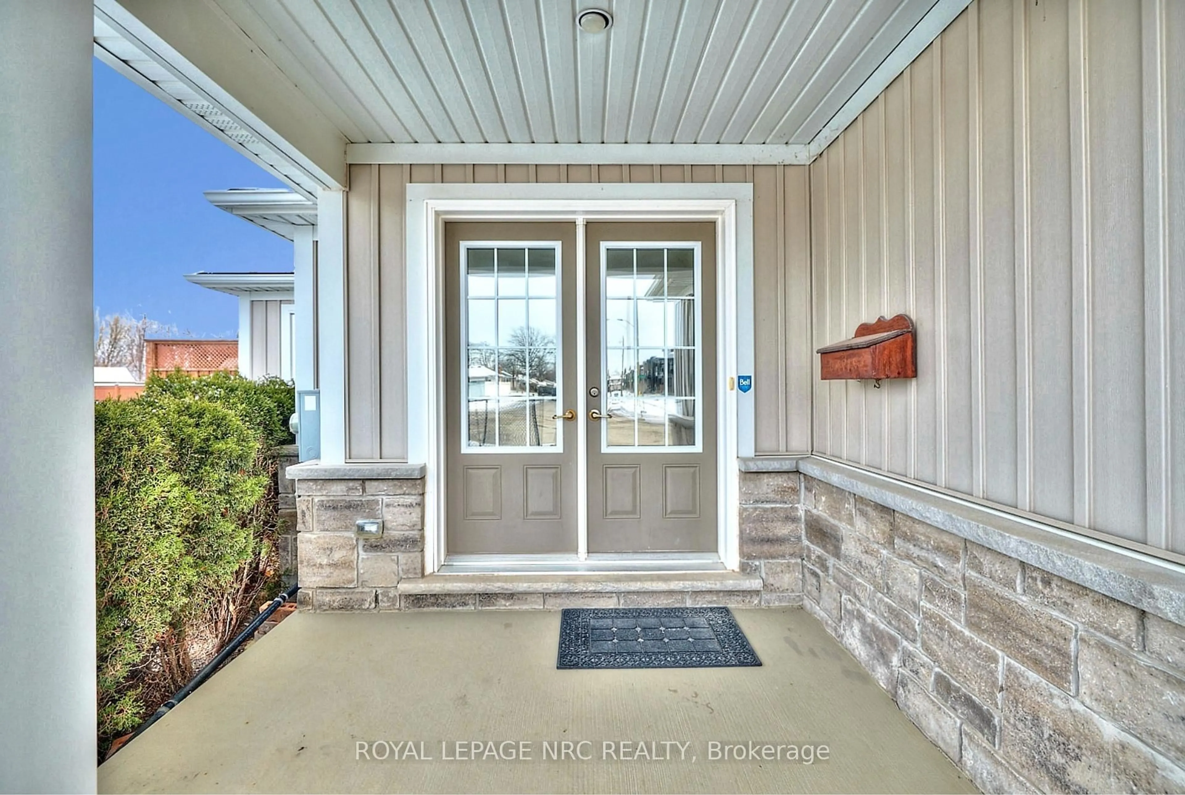 Indoor entryway for 171 Classic Ave, Welland Ontario L3B 0A3