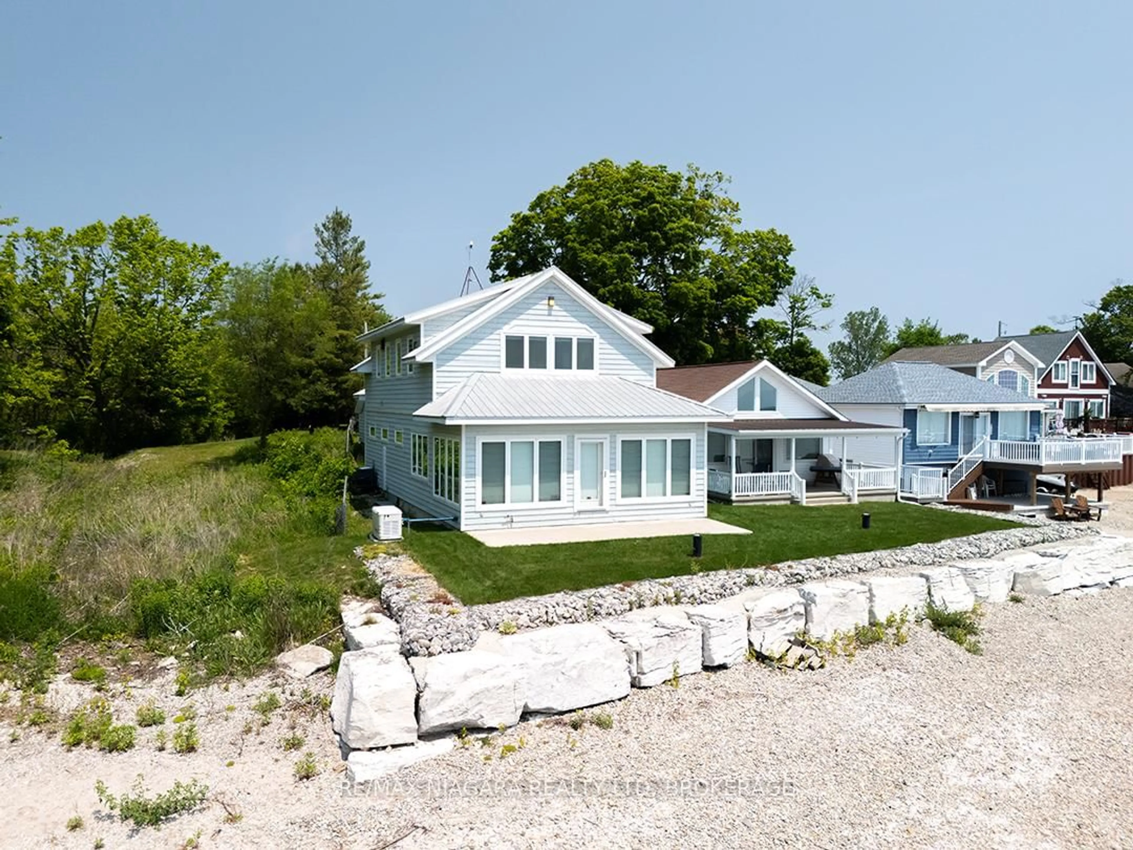 Home with vinyl exterior material, unknown for 12895 Old Lakeshore Rd, Wainfleet Ontario L0S 1V0