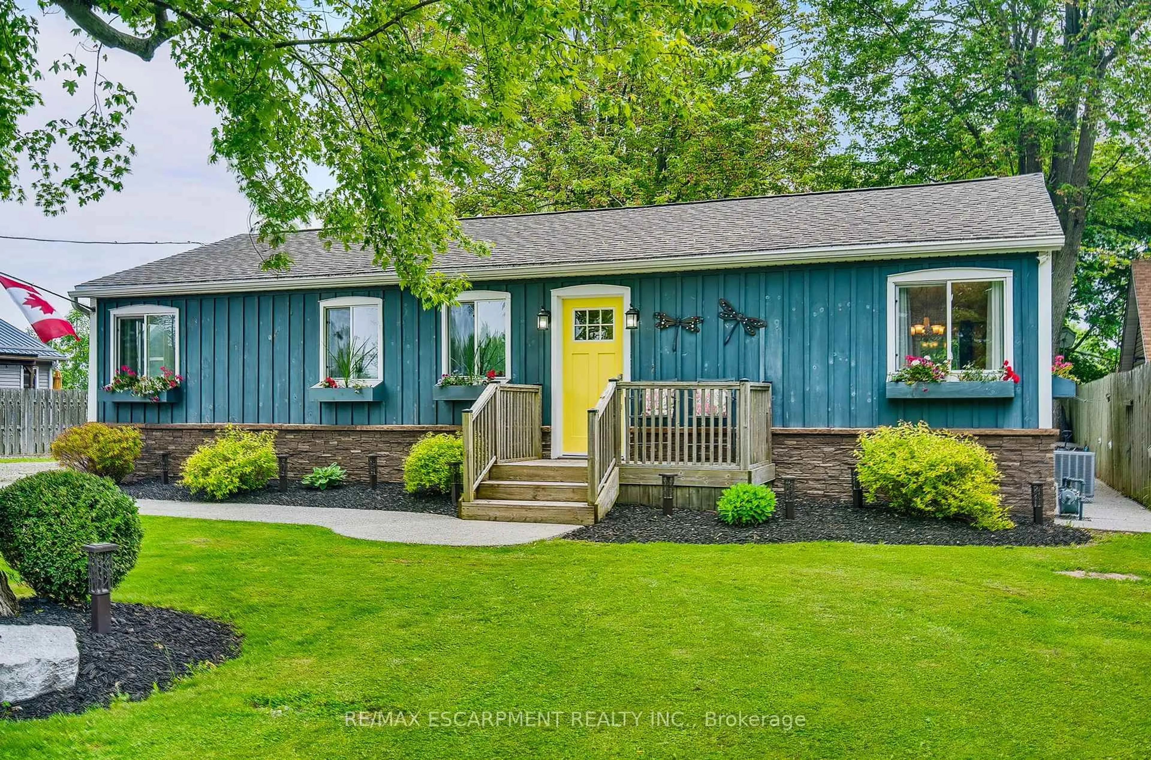 Home with vinyl exterior material, street for 8 Beach Rd, Haldimand Ontario N0A 1K0