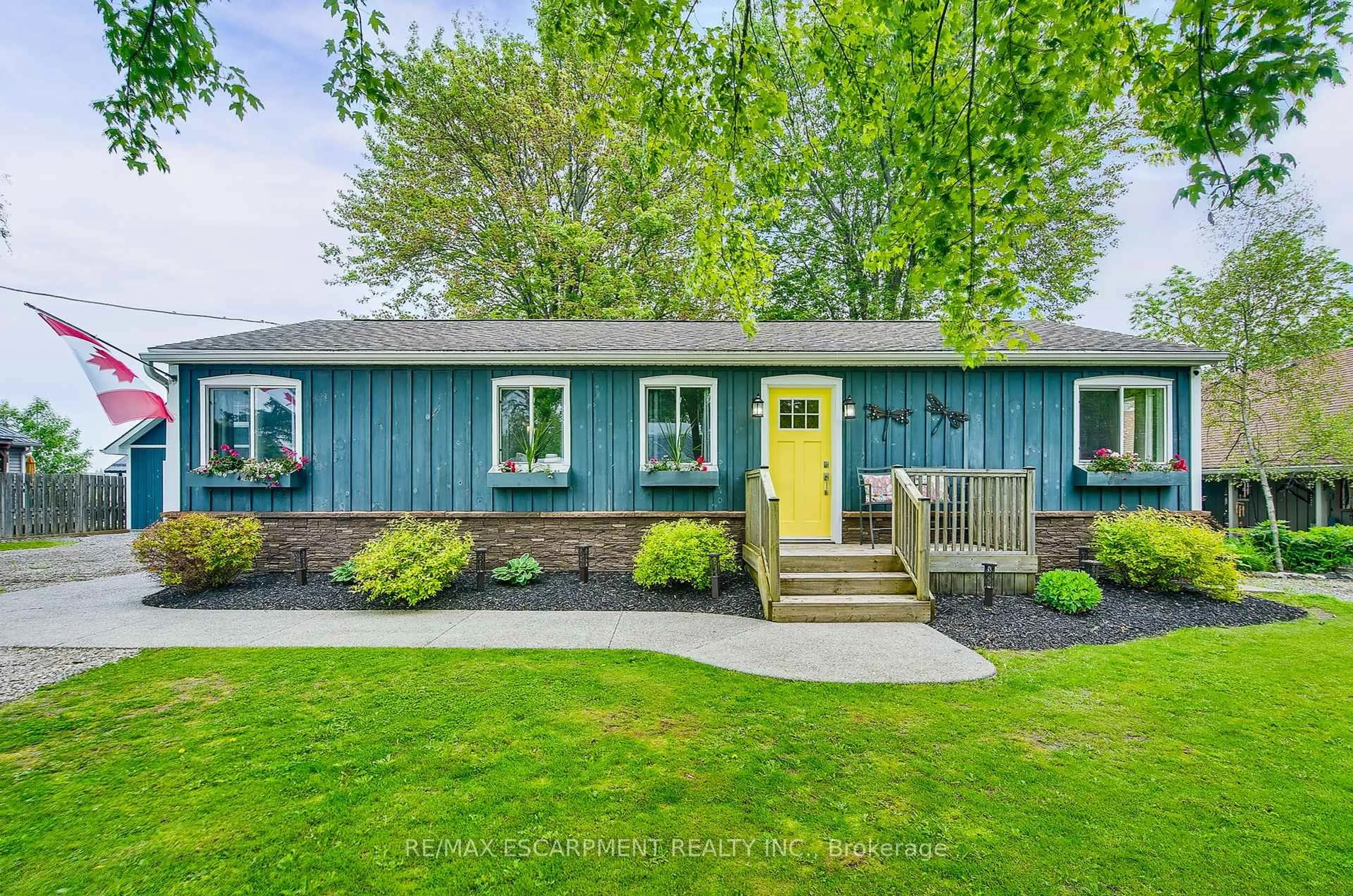 Home with vinyl exterior material, street for 8 Beach Rd, Haldimand Ontario N0A 1K0