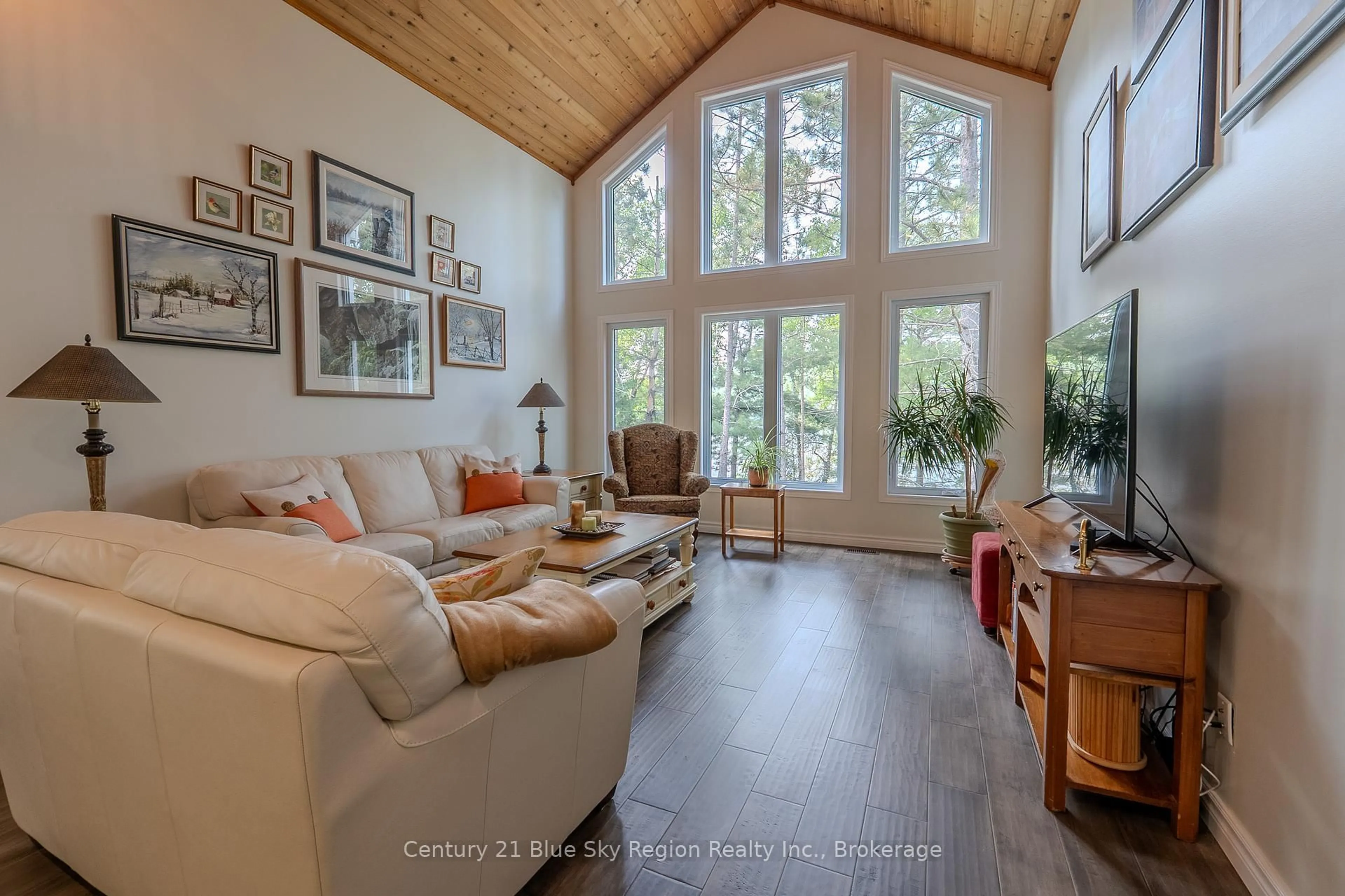 Living room with furniture, unknown for 1500D Peninsula Rd, North Bay Ontario P1B 8G4