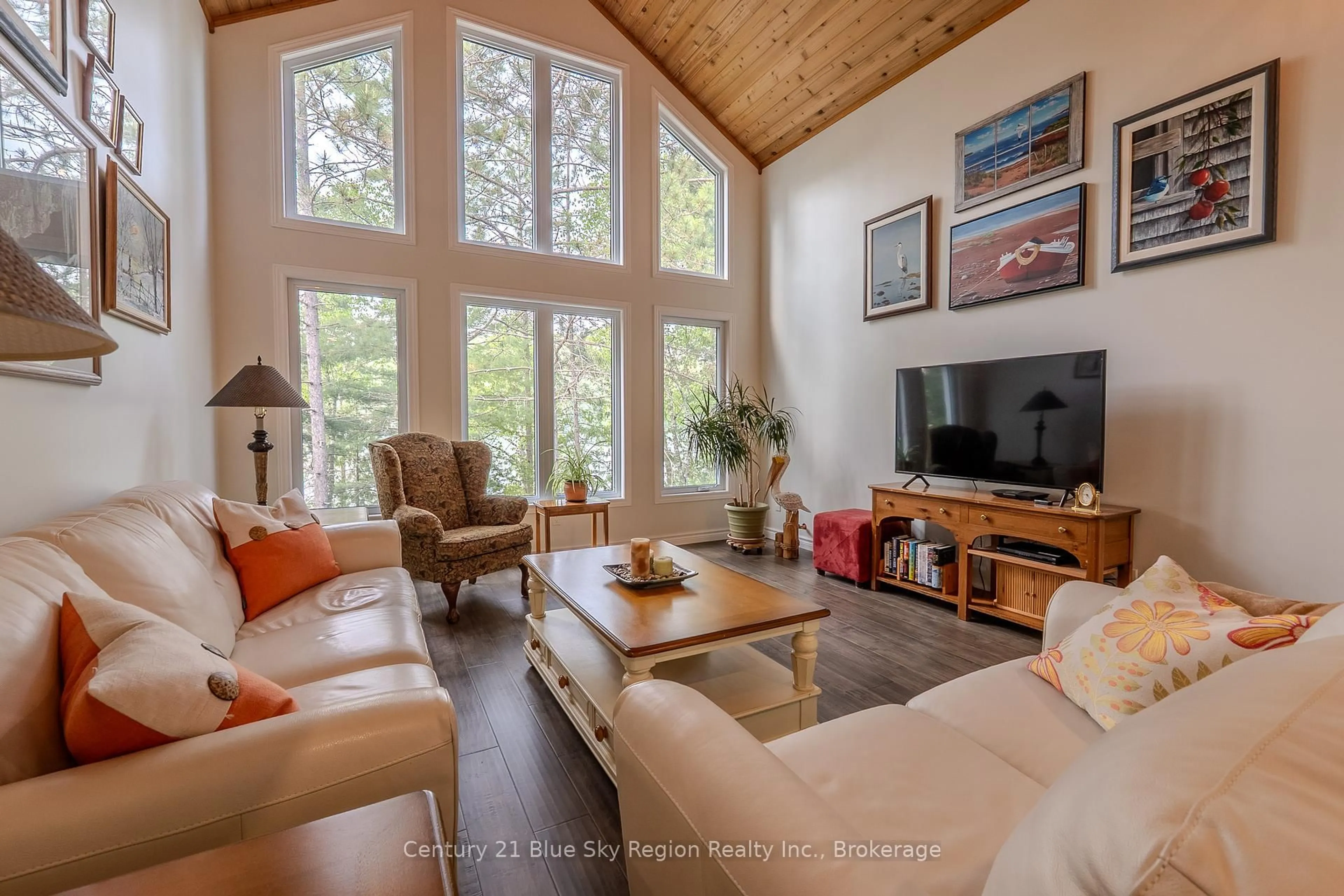 Living room with furniture, wood/laminate floor for 1500D Peninsula Rd, North Bay Ontario P1B 8G4