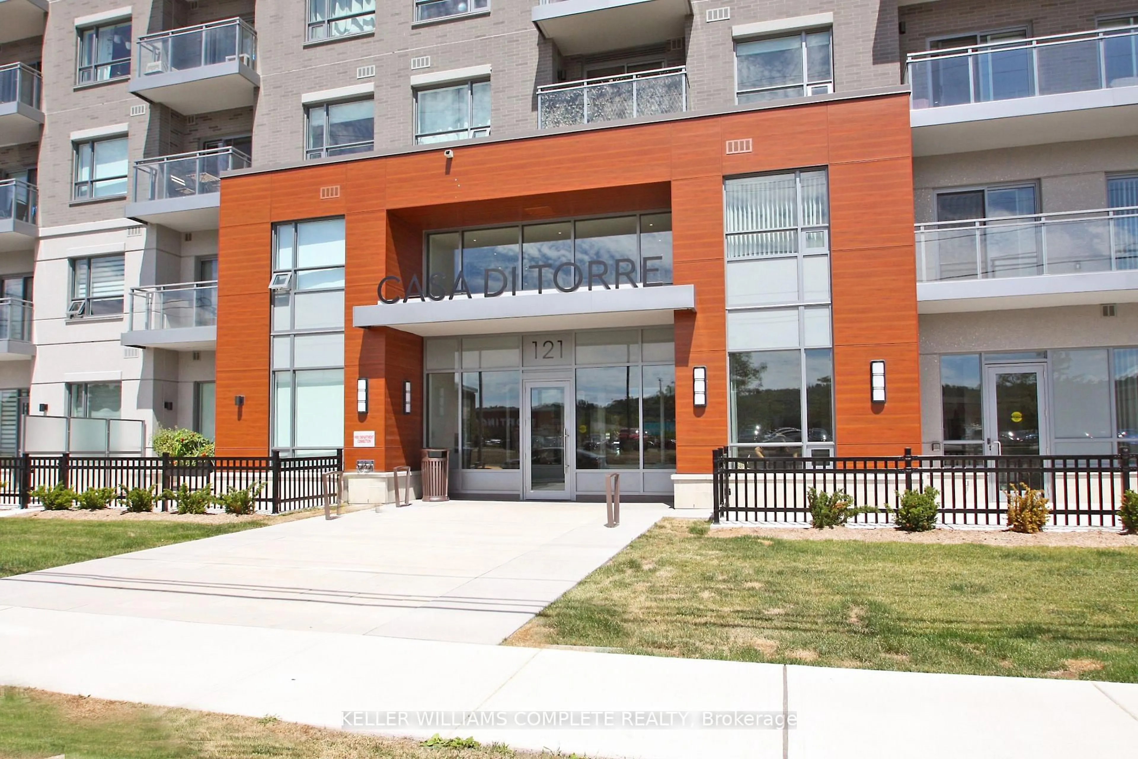 Indoor foyer for 121 # 8 Highway #106, Hamilton Ontario L8G 1C2