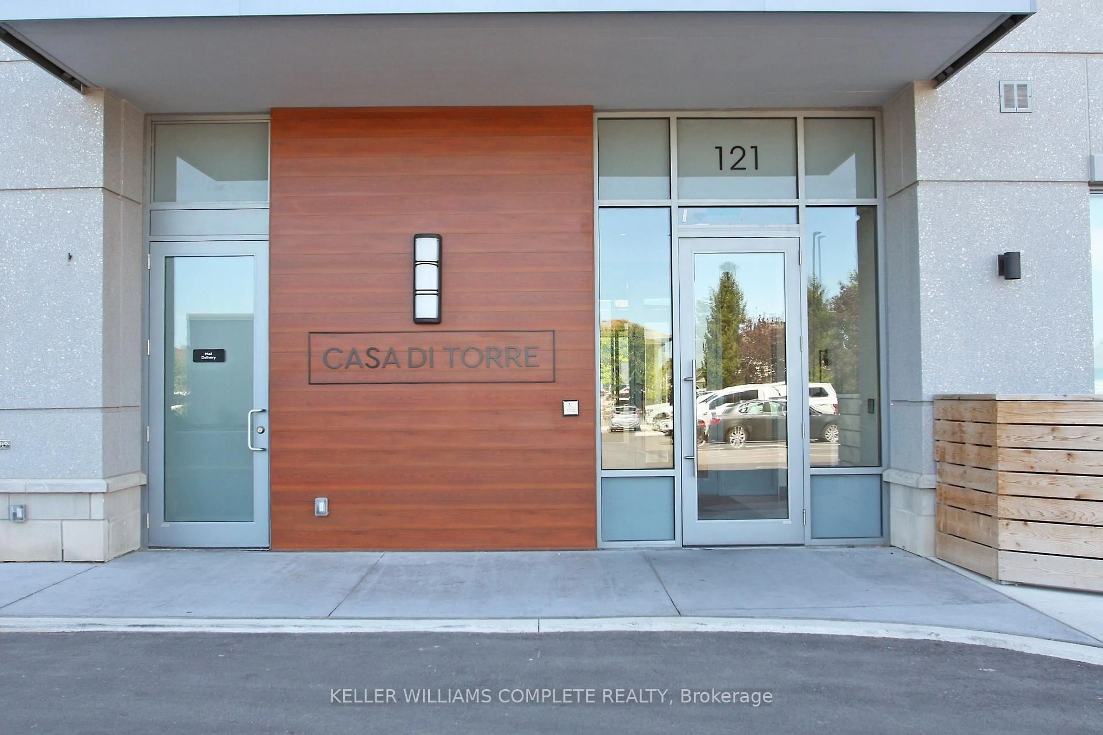 Indoor entryway for 121 # 8 Highway #106, Hamilton Ontario L8G 1C2