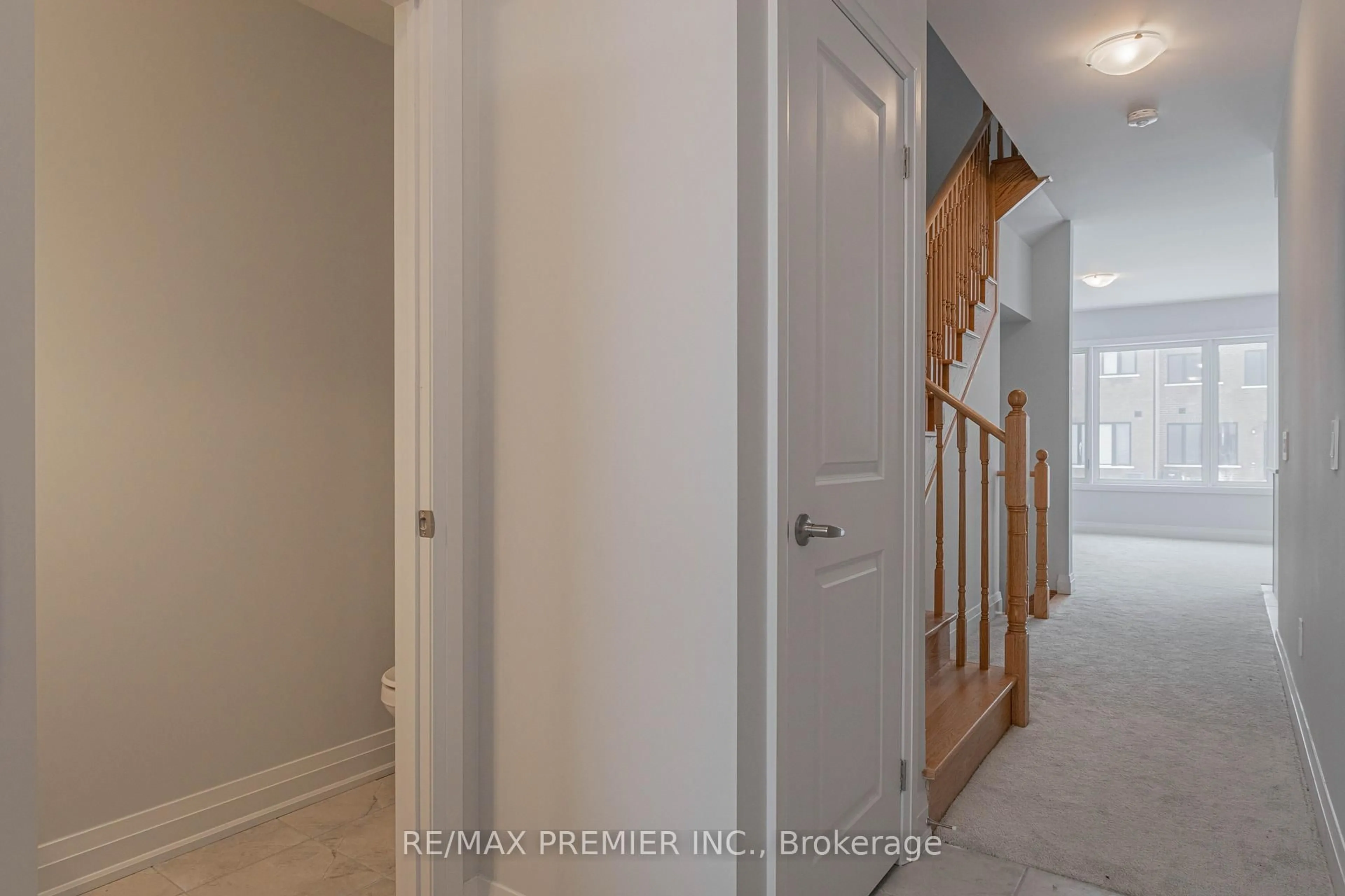 Indoor entryway for 114 Corley St, Kawartha Lakes Ontario K9V 6C2