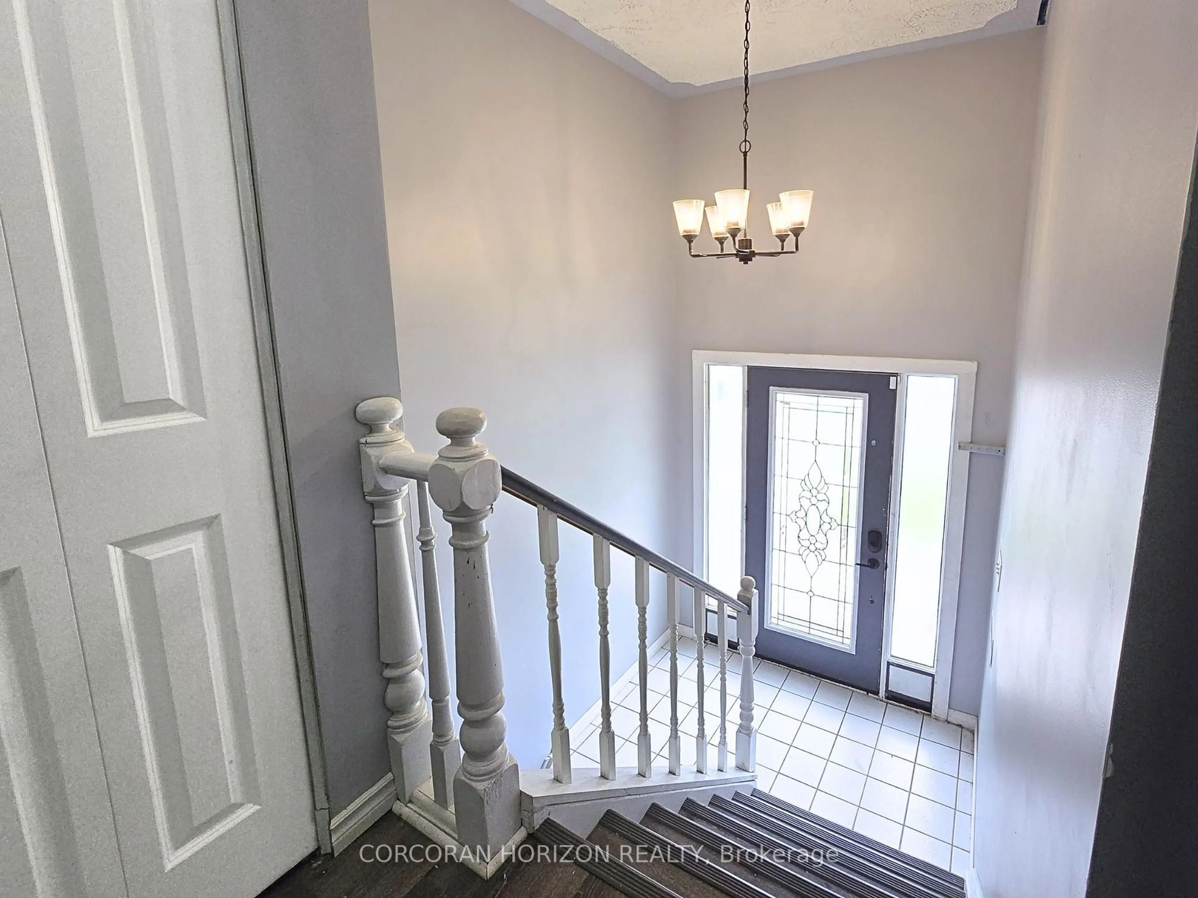 Indoor entryway for 320 Country Hill Dr, Kitchener Ontario N2E 2C2