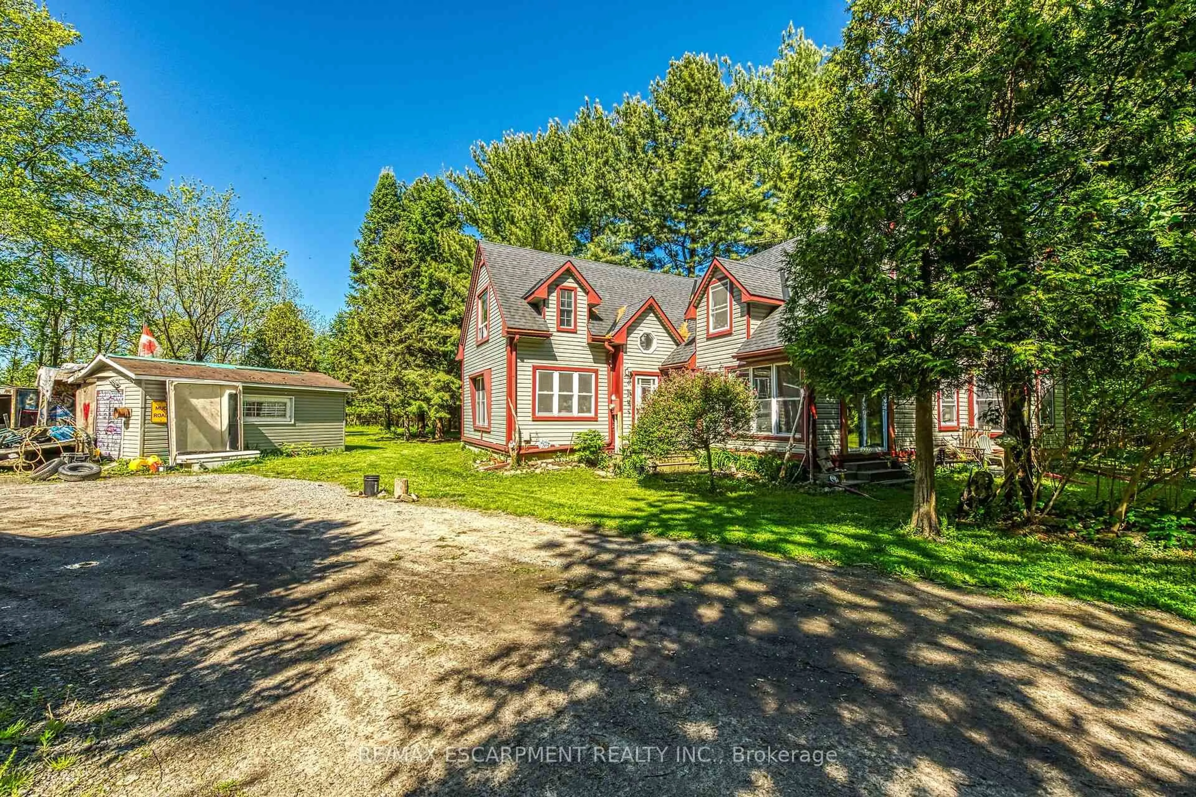 A pic from outside/outdoor area/front of a property/back of a property/a pic from drone, street for 1172 North Shore Dr, Haldimand Ontario N1A 2W5