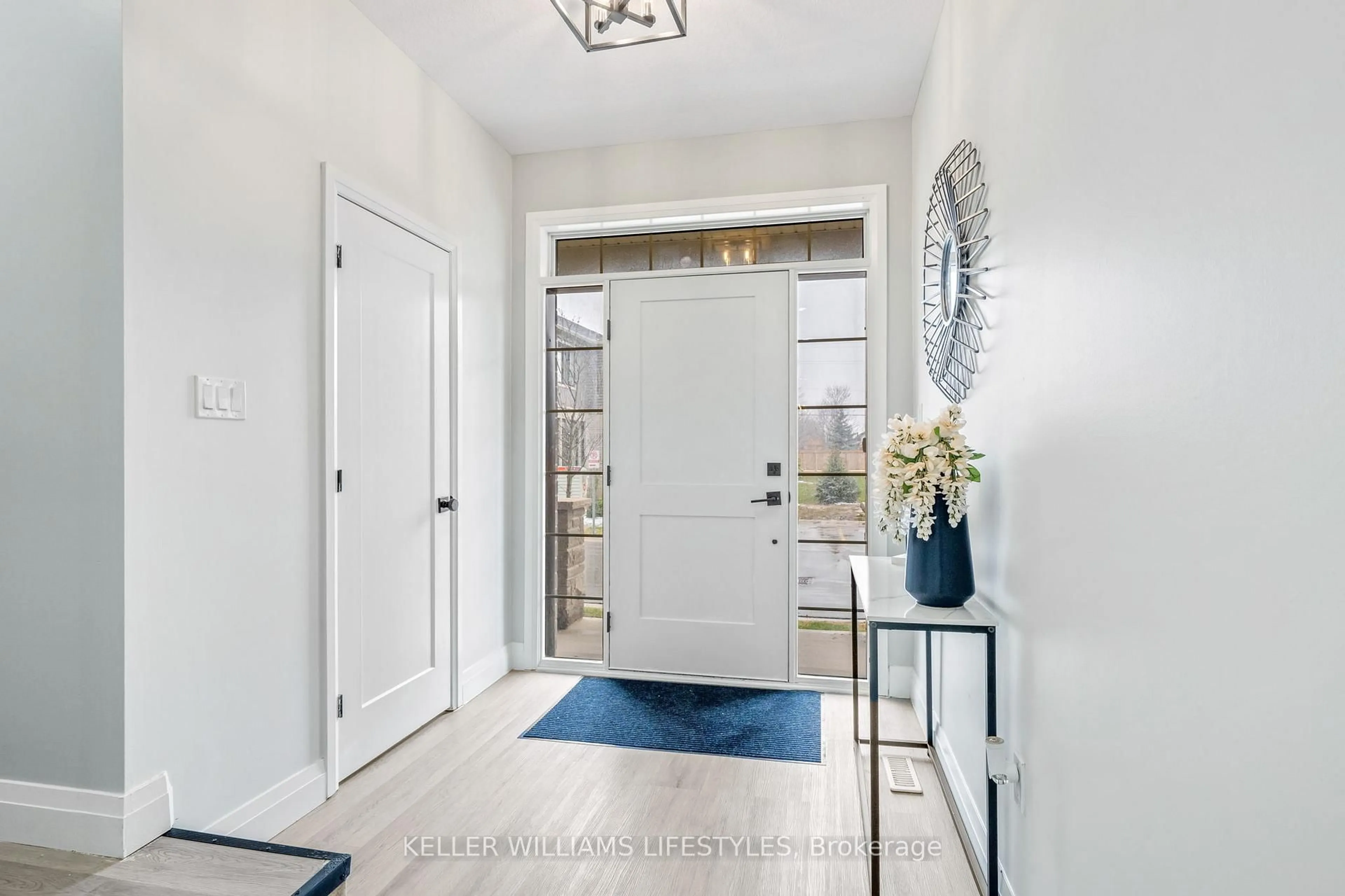 Indoor entryway for 93 Stonefield Lane #108, Middlesex Centre Ontario N0M 2A0