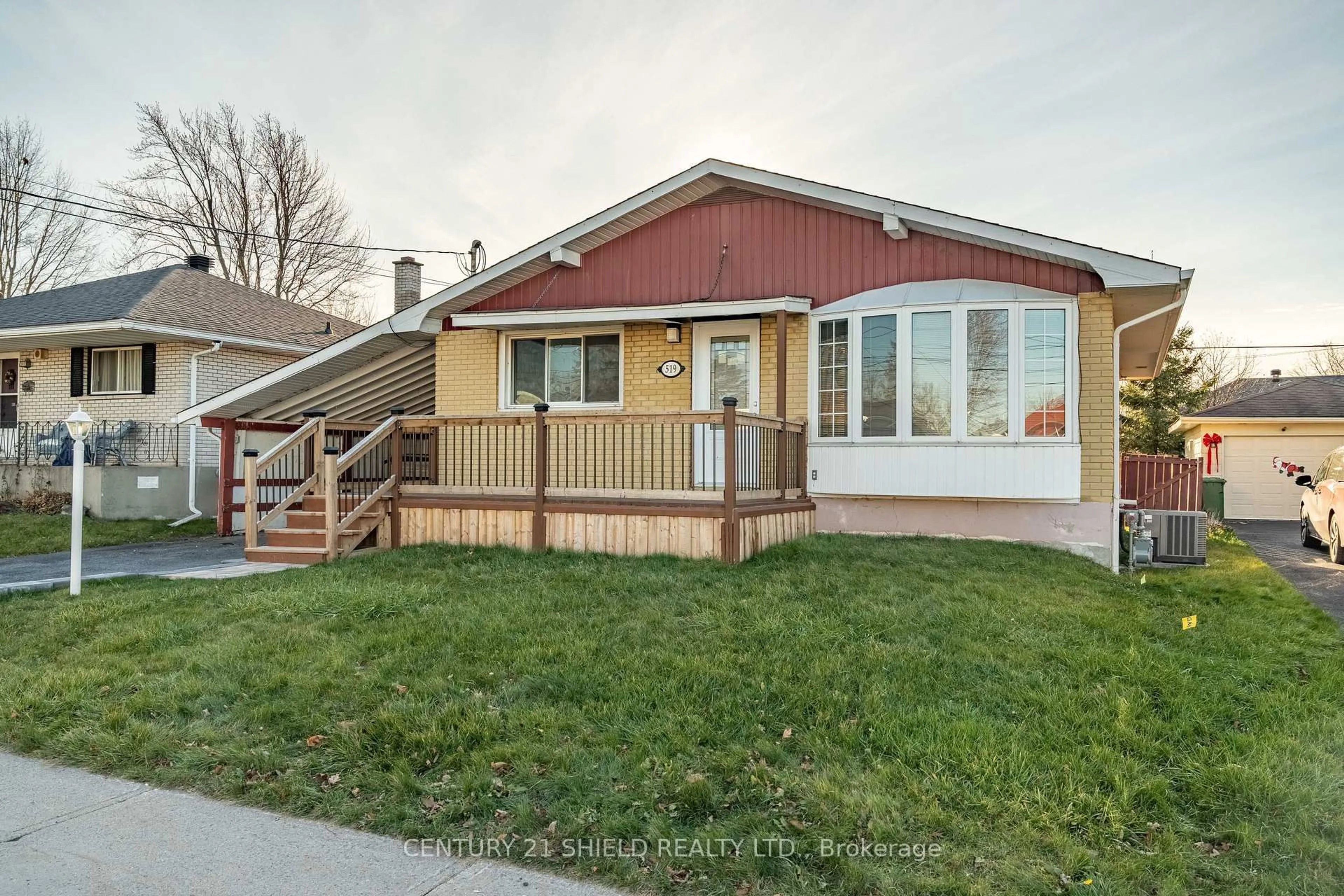Home with vinyl exterior material, street for 519 Anthony St, Cornwall Ontario K6H 5L1