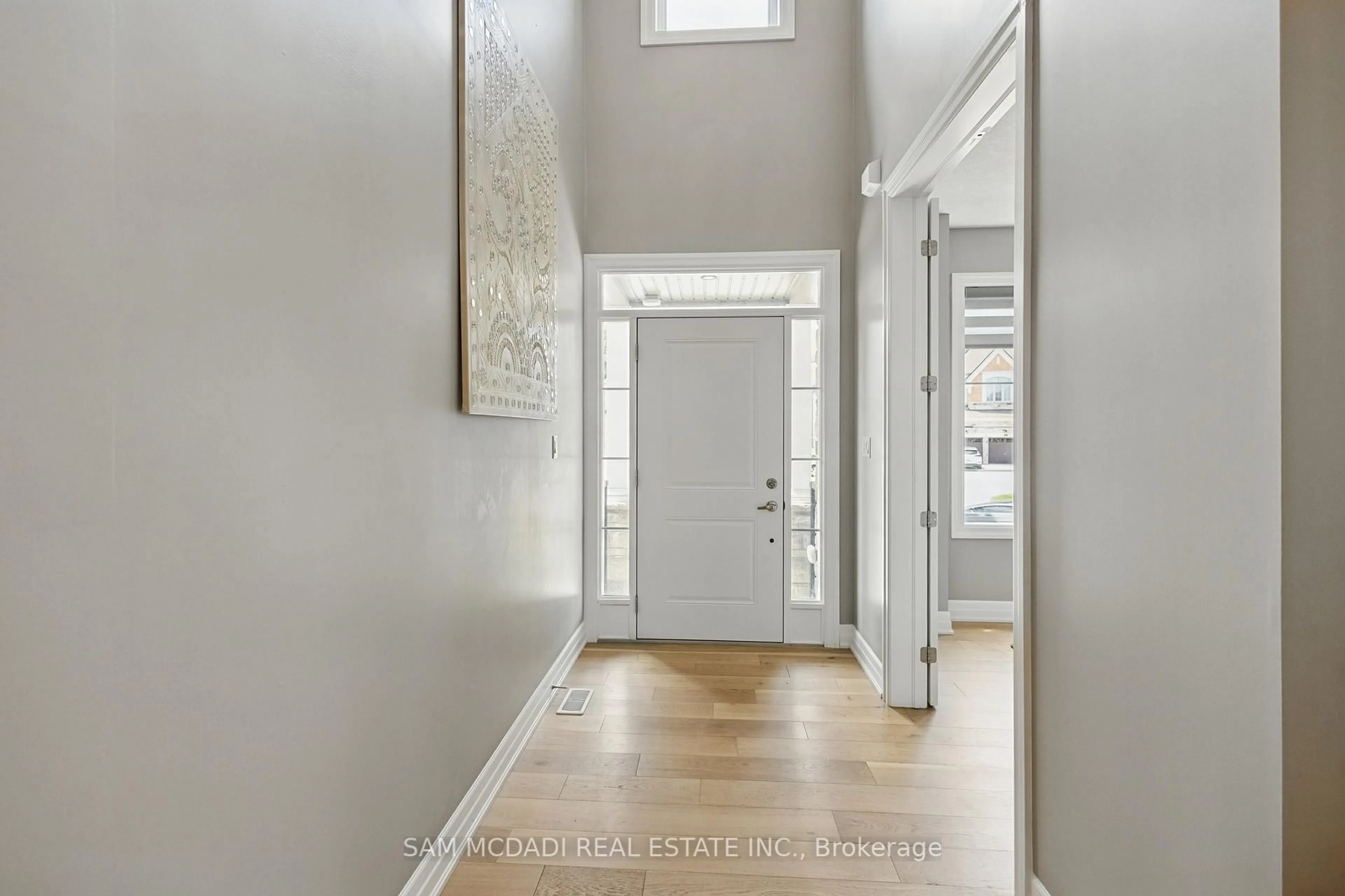 Indoor entryway for 920 Pondcliffe Dr, Kitchener Ontario N2R 0M9