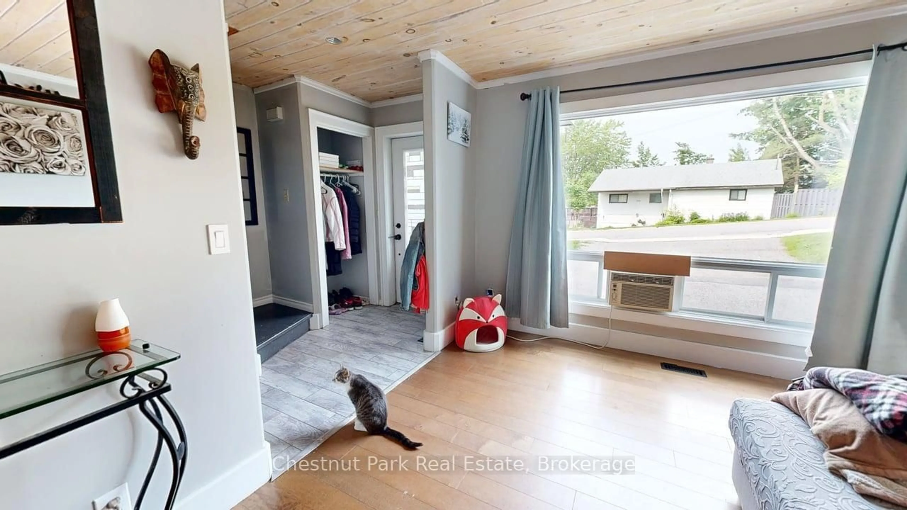 A pic of a room for 335 Wellington St #2, Bracebridge Ontario P1L 1B7