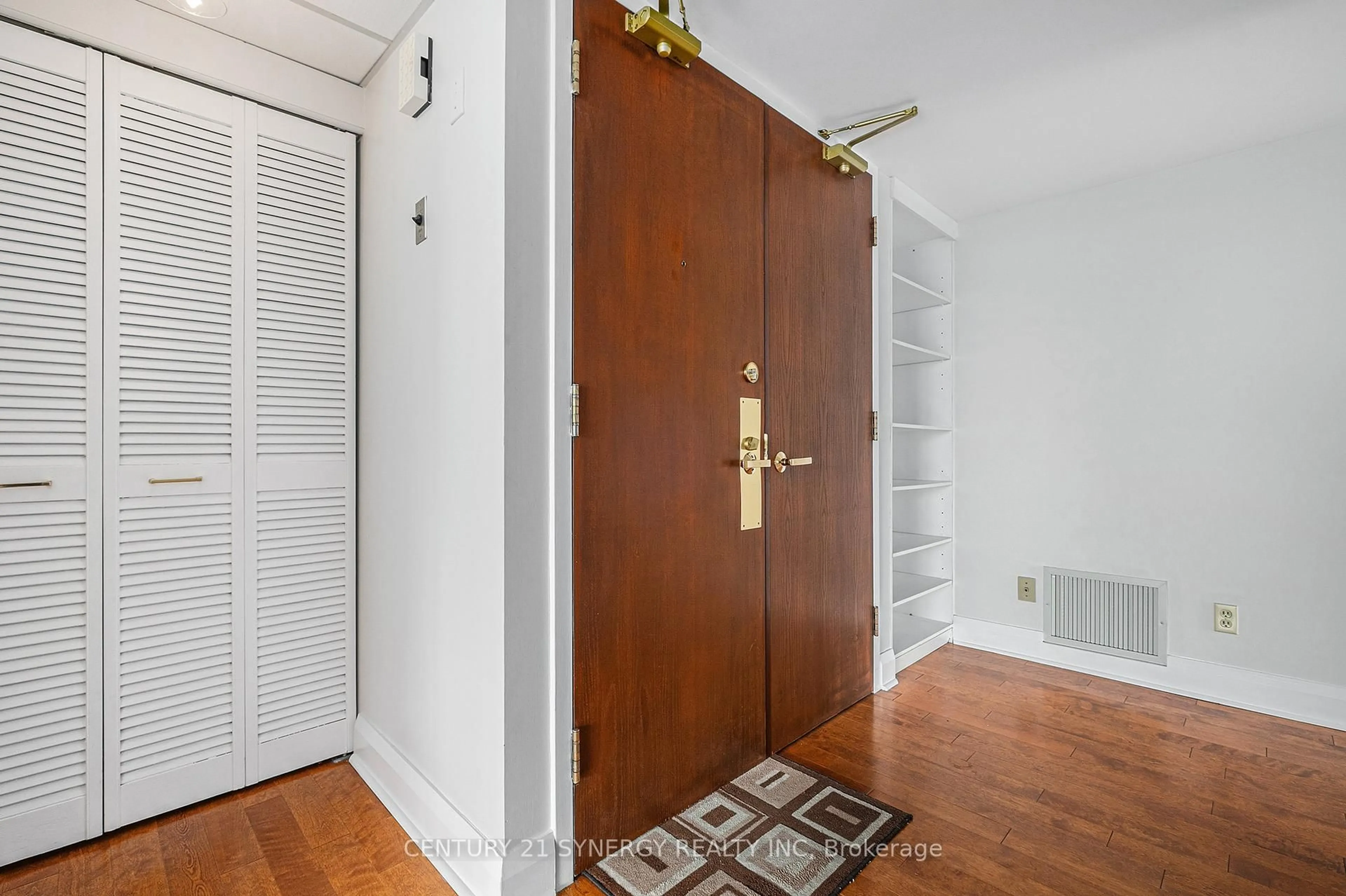 Indoor entryway for 160 George St #2202, Ottawa Ontario K1N 9M2