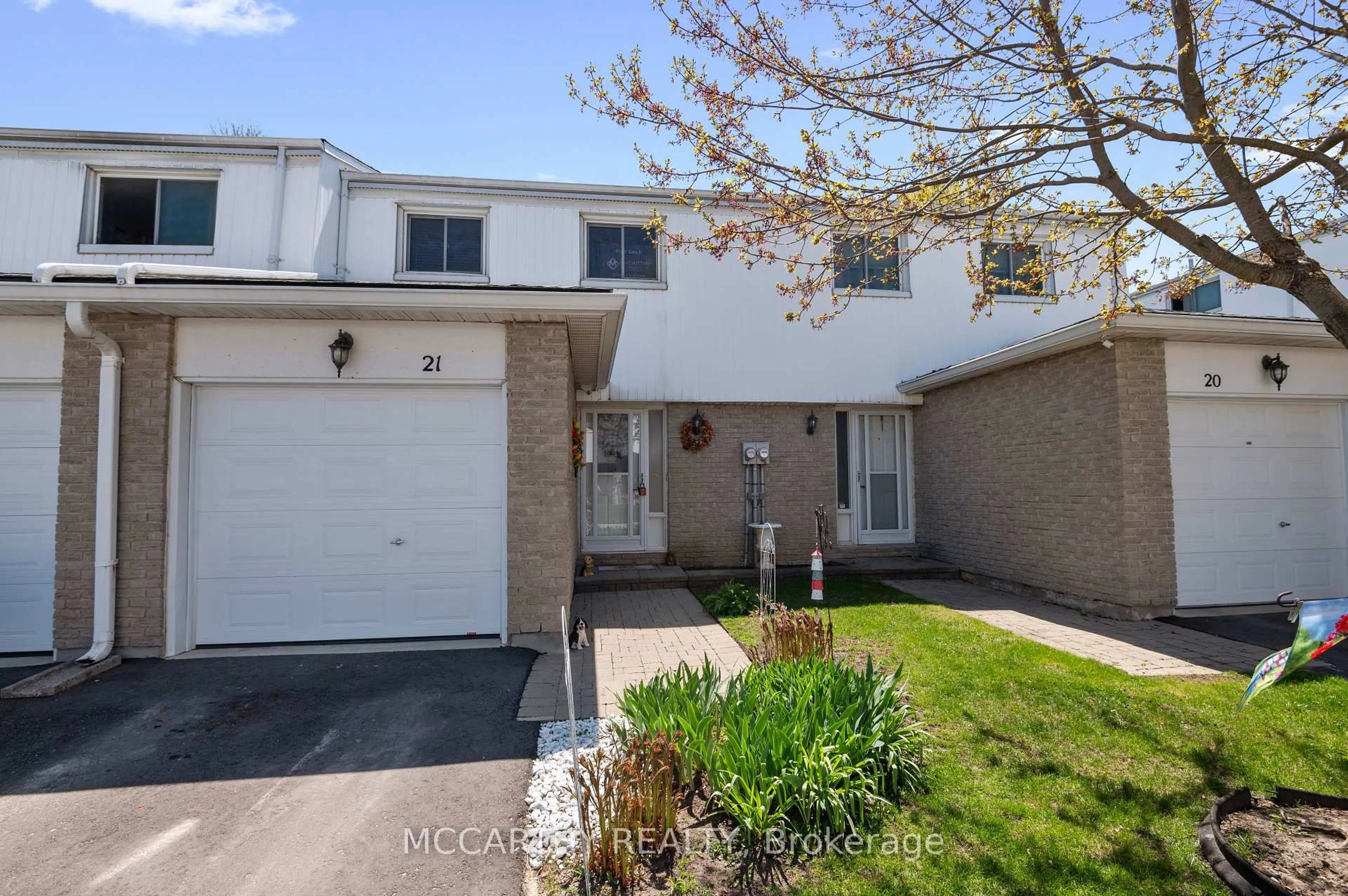 A pic from outside/outdoor area/front of a property/back of a property/a pic from drone, street for 325 William St #21, Shelburne Ontario L9V 2X5