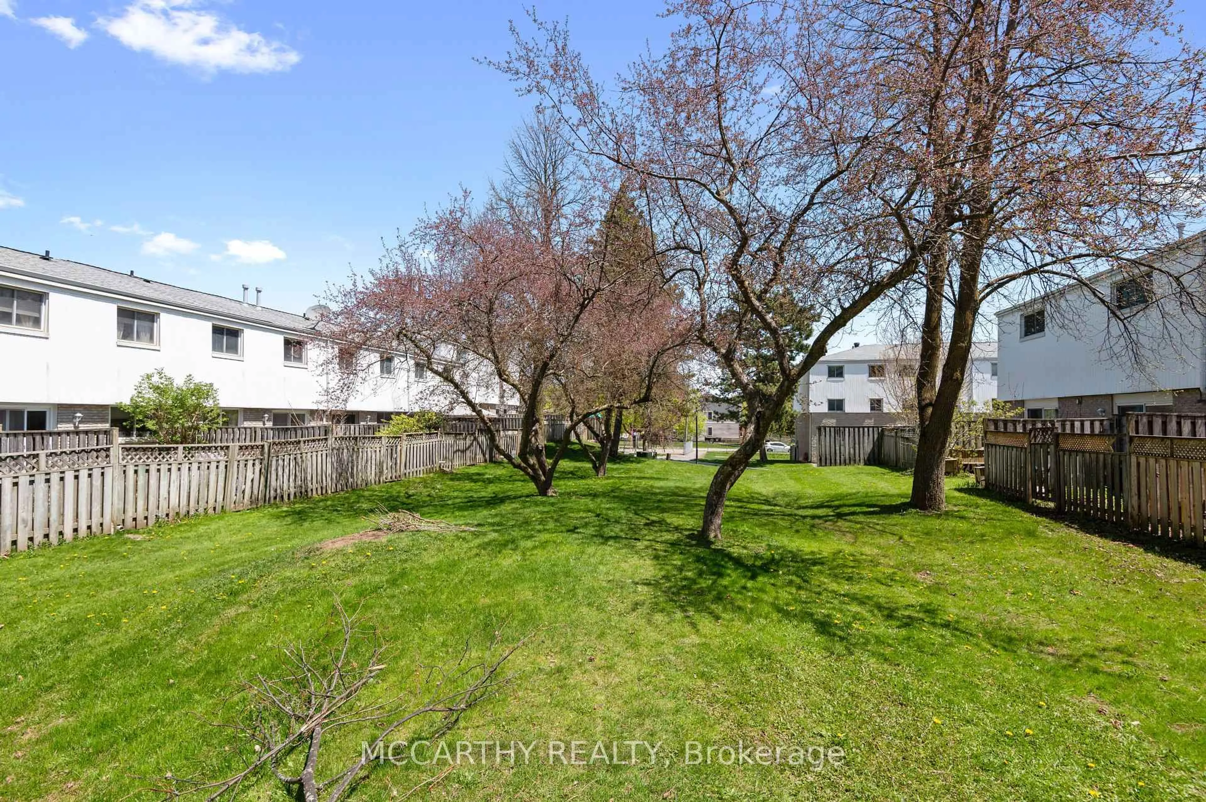 A pic from outside/outdoor area/front of a property/back of a property/a pic from drone, street for 325 William St #21, Shelburne Ontario L9V 2X5
