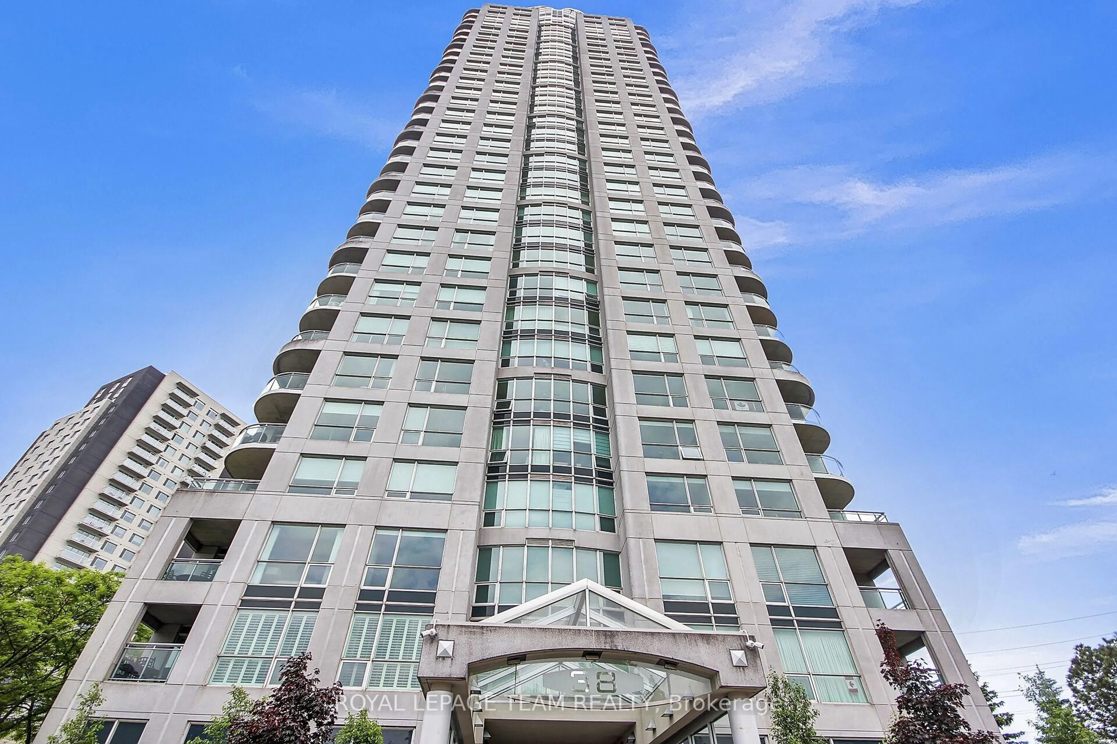 Indoor foyer for 38 Metropole Private #1501, Ottawa Ontario K1Z 1E9