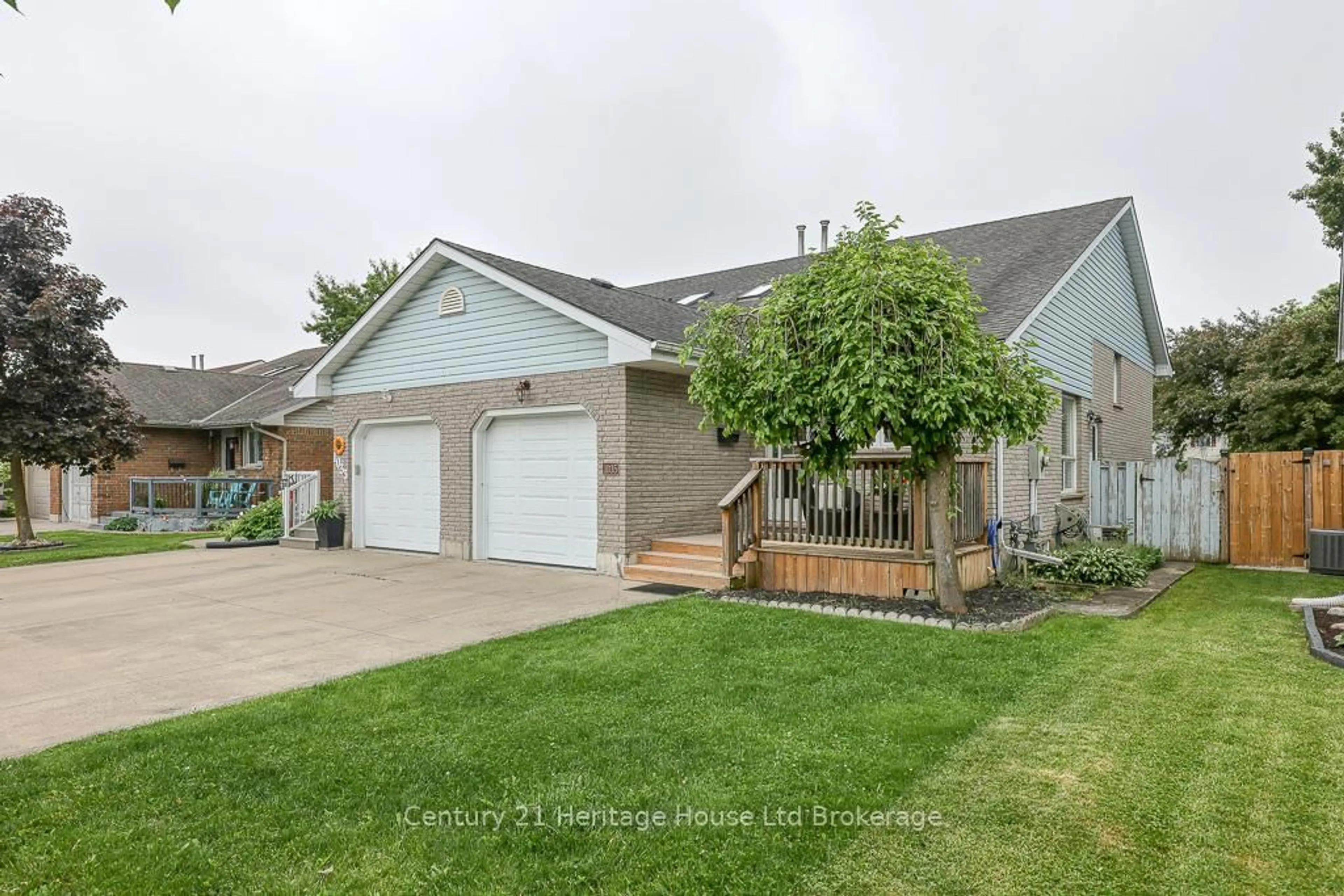 Home with vinyl exterior material, street for 1035 Pearson Dr, Woodstock Ontario N4S 8V1