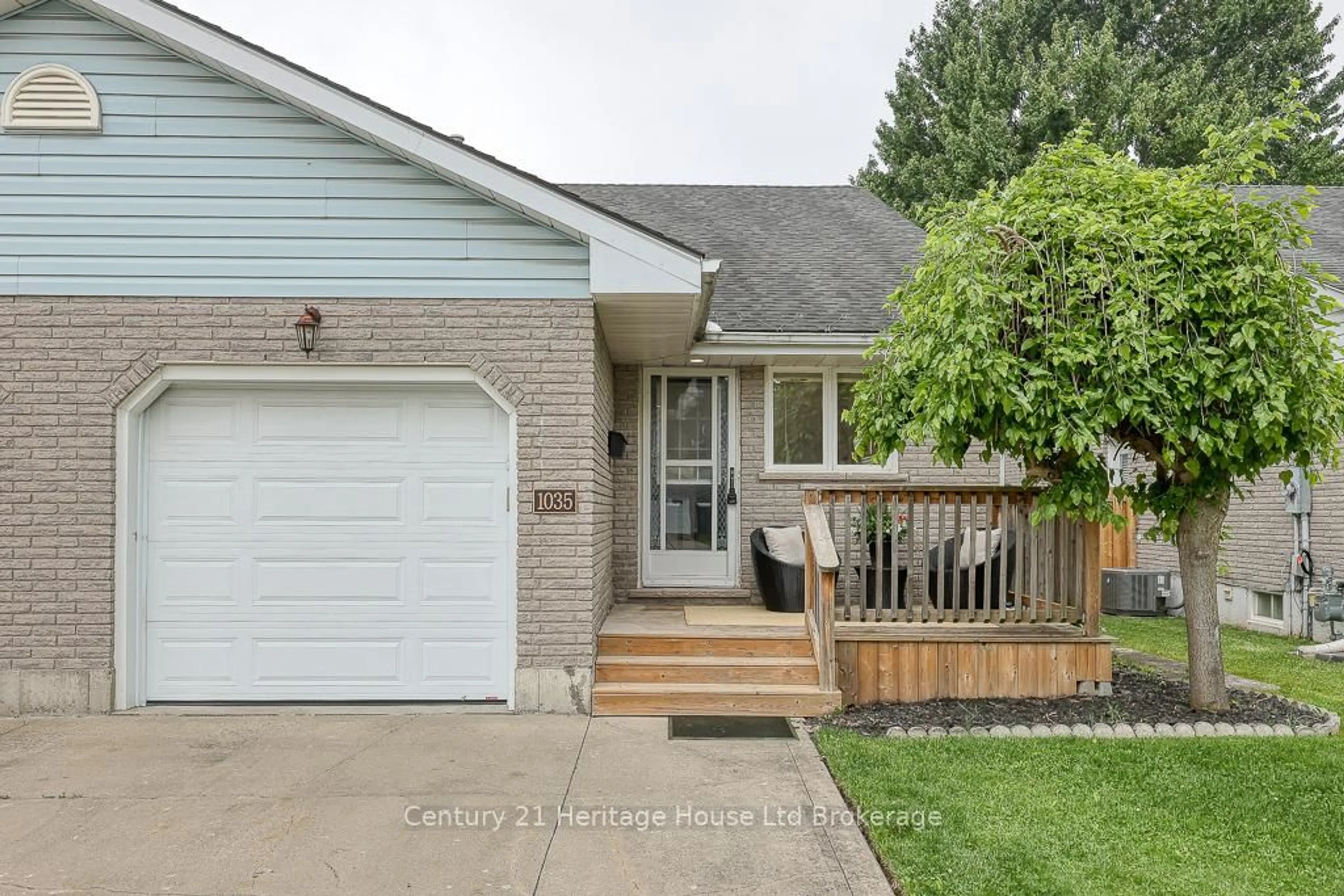 Home with vinyl exterior material, street for 1035 Pearson Dr, Woodstock Ontario N4S 8V1