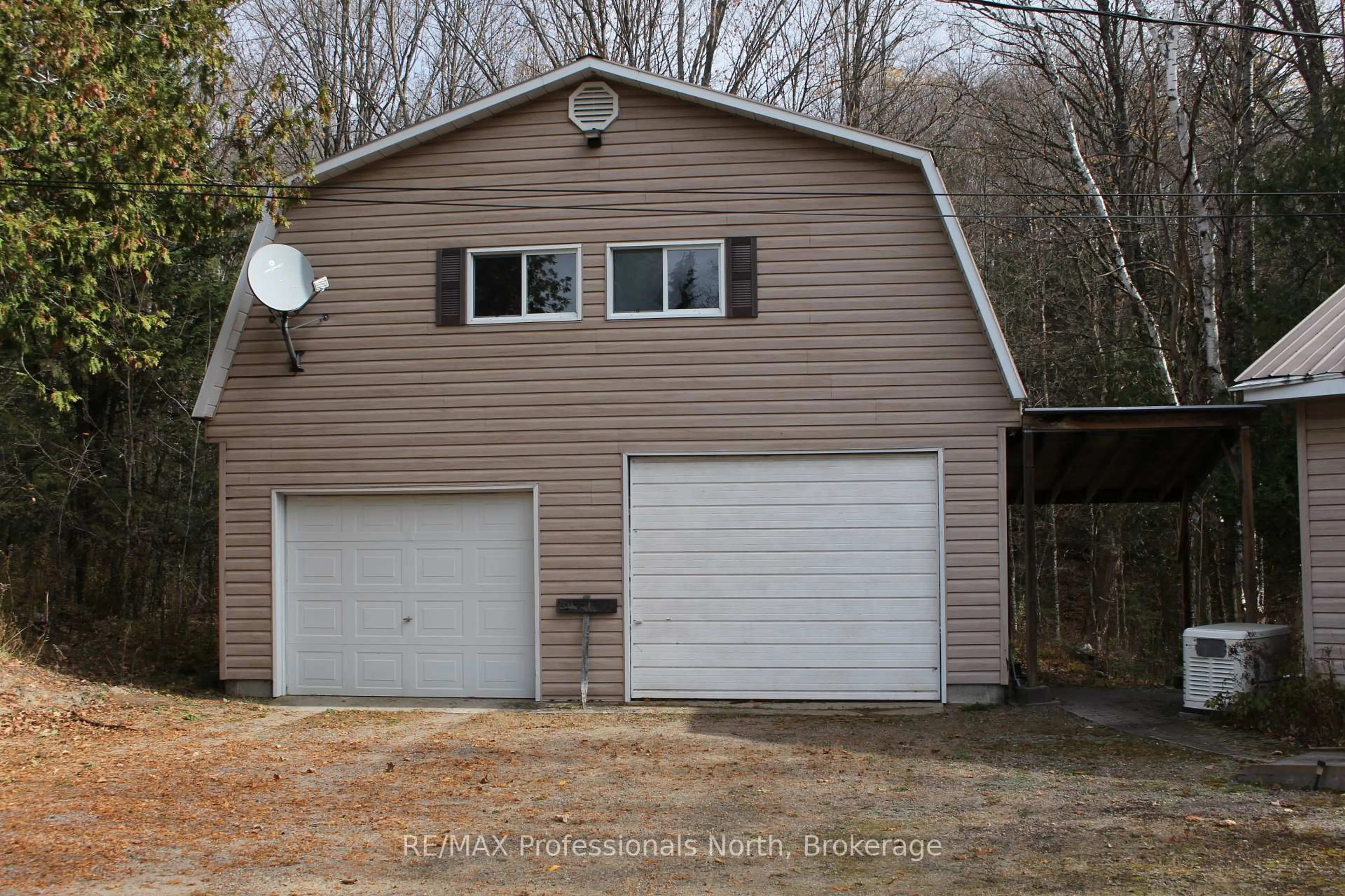 Indoor garage for 2166 Blairhampton Rd, Minden Hills Ontario K0M 2K0