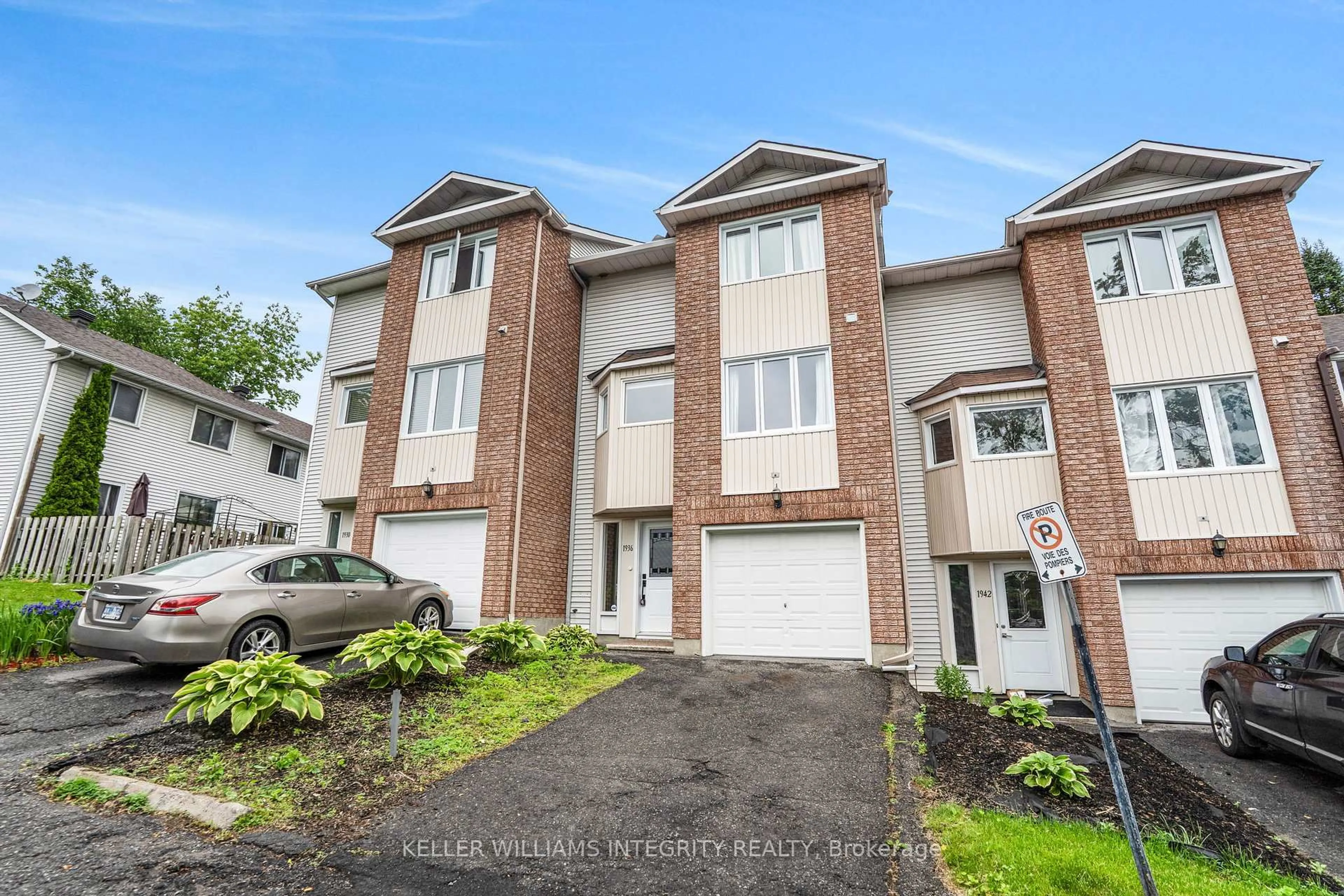 A pic from outside/outdoor area/front of a property/back of a property/a pic from drone, street for 1936 Riviera Terr #5, Clarence-Rockland Ontario K4K 1J4