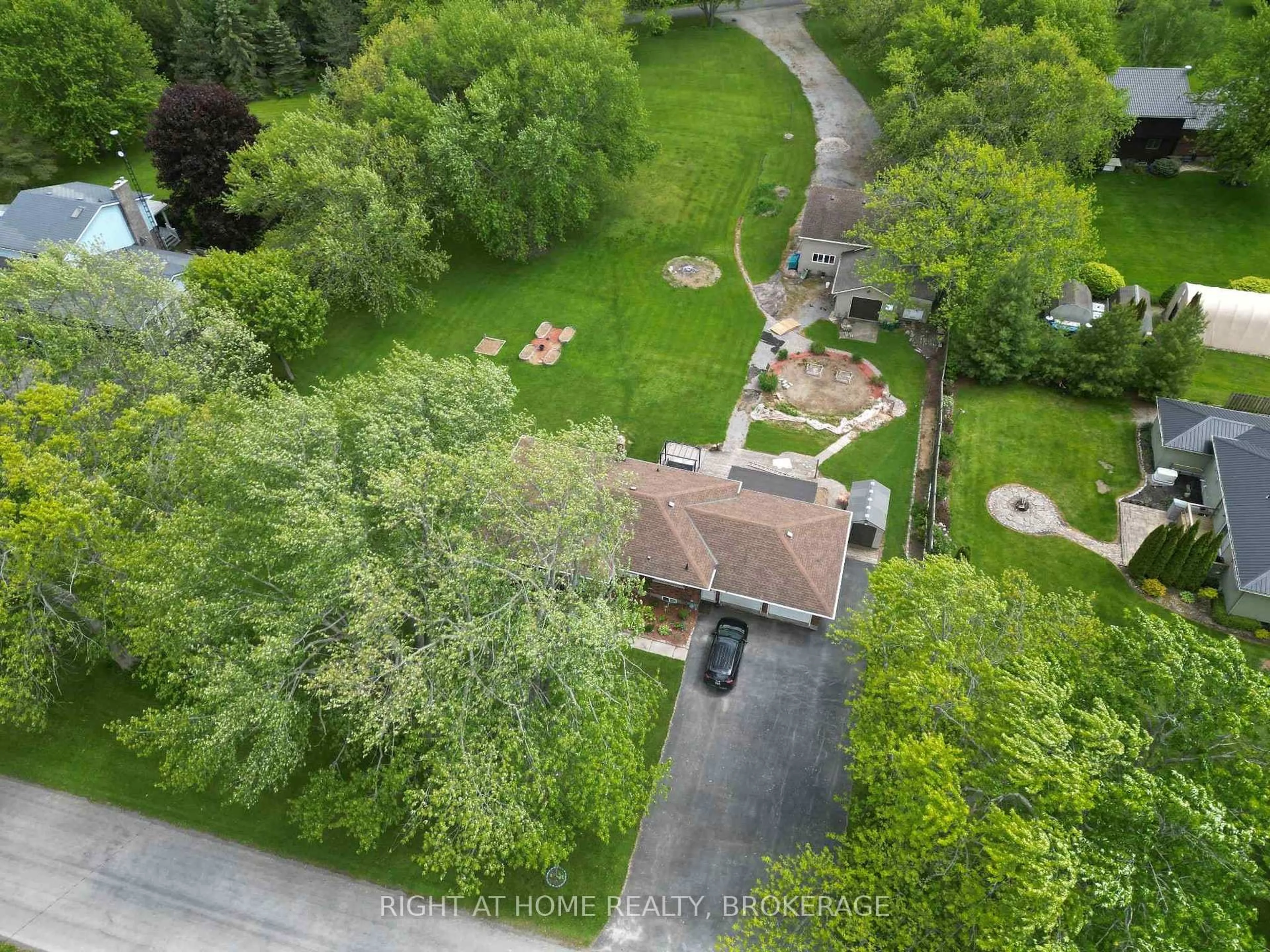 A pic from outside/outdoor area/front of a property/back of a property/a pic from drone, street for 11191 Lakeshore Rd, Wainfleet Ontario L3K 5V4