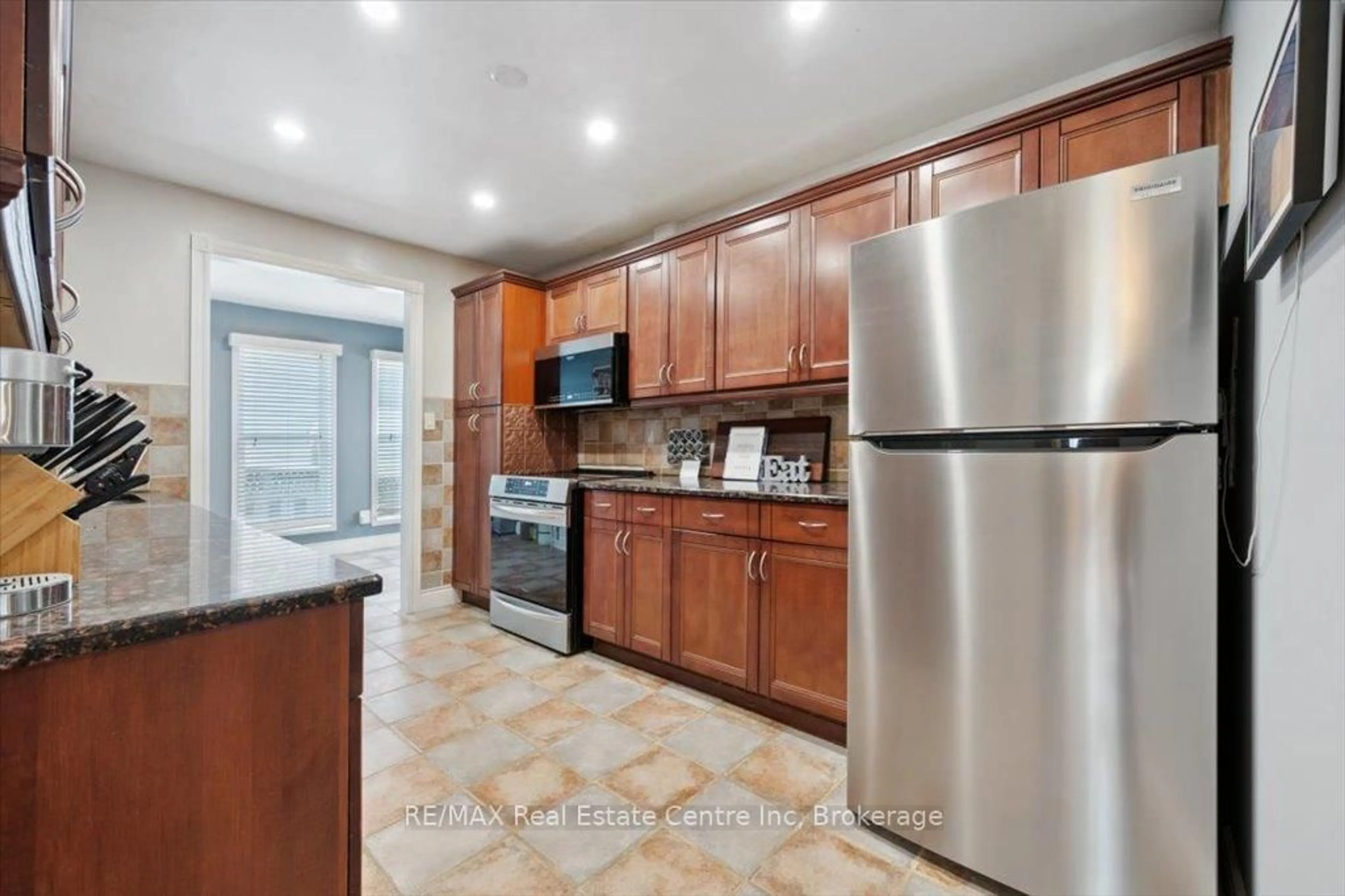 Standard kitchen, ceramic/tile floor for 9 PAULINE Pl, Guelph Ontario N1H 7P3