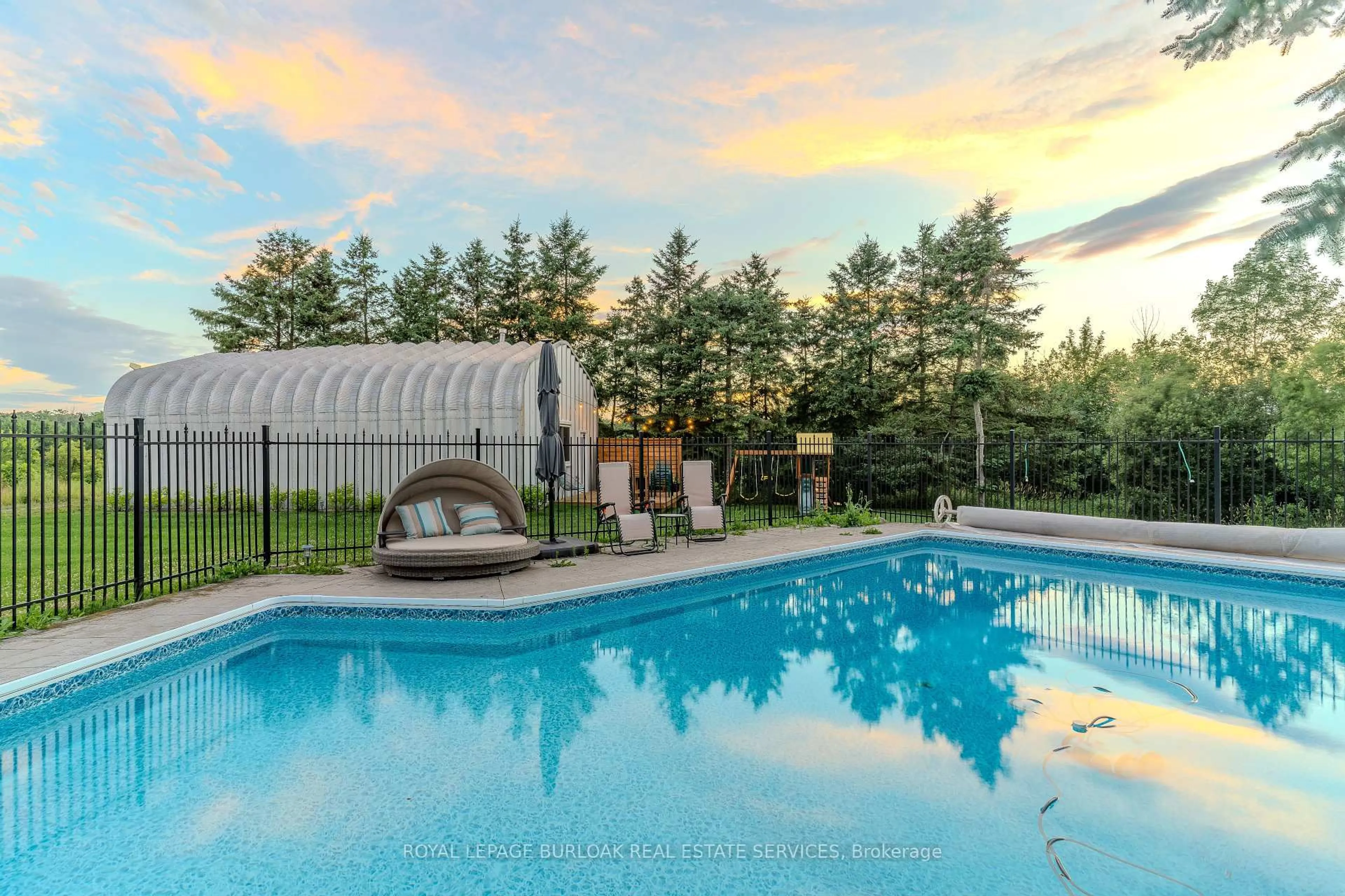 Pool for 440 Fairbrother Rd, Grimsby Ontario L3M 0J9