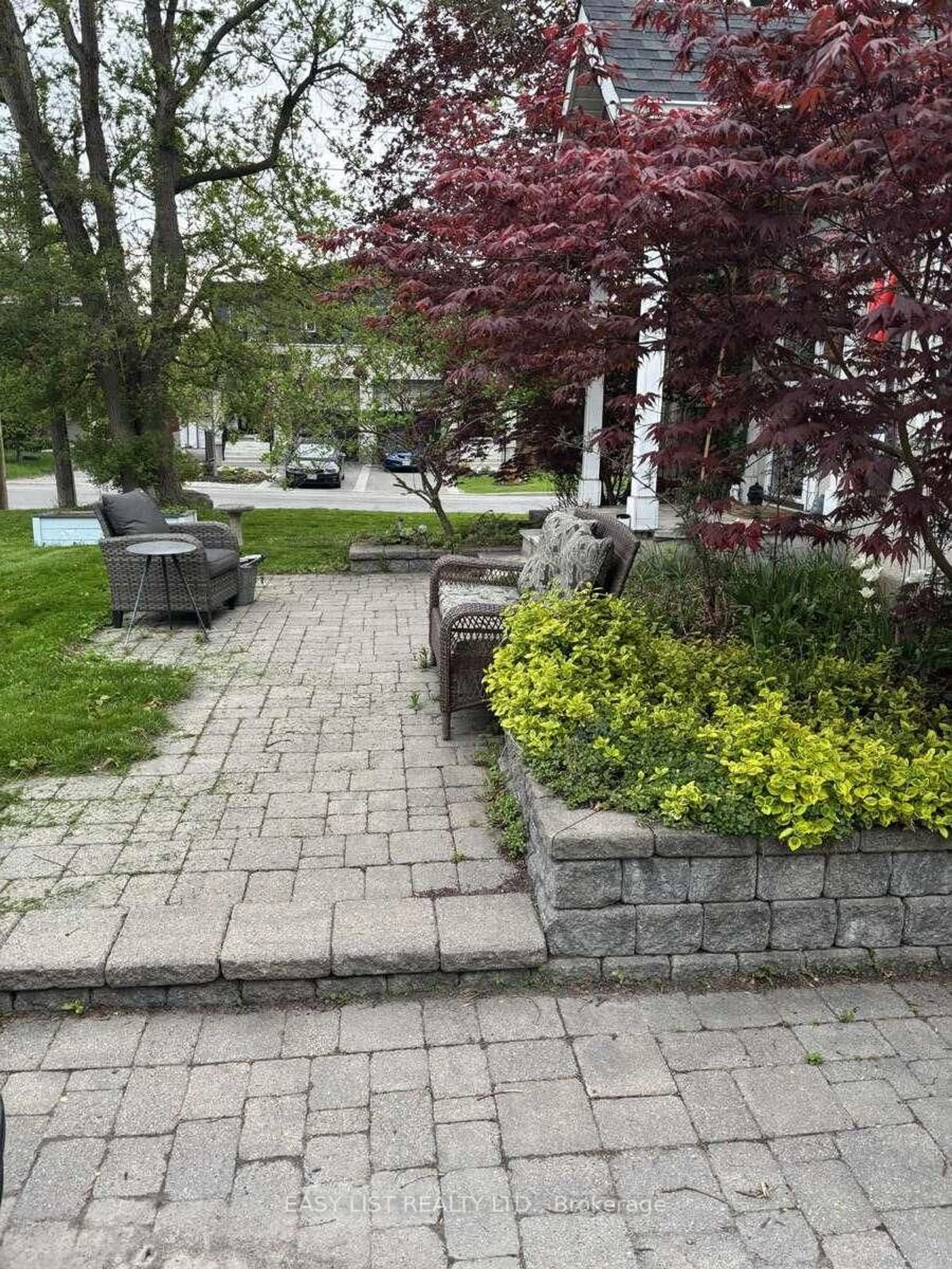Patio, street for 421 Greenwood Ave, Ottawa Ontario K2A 0X5