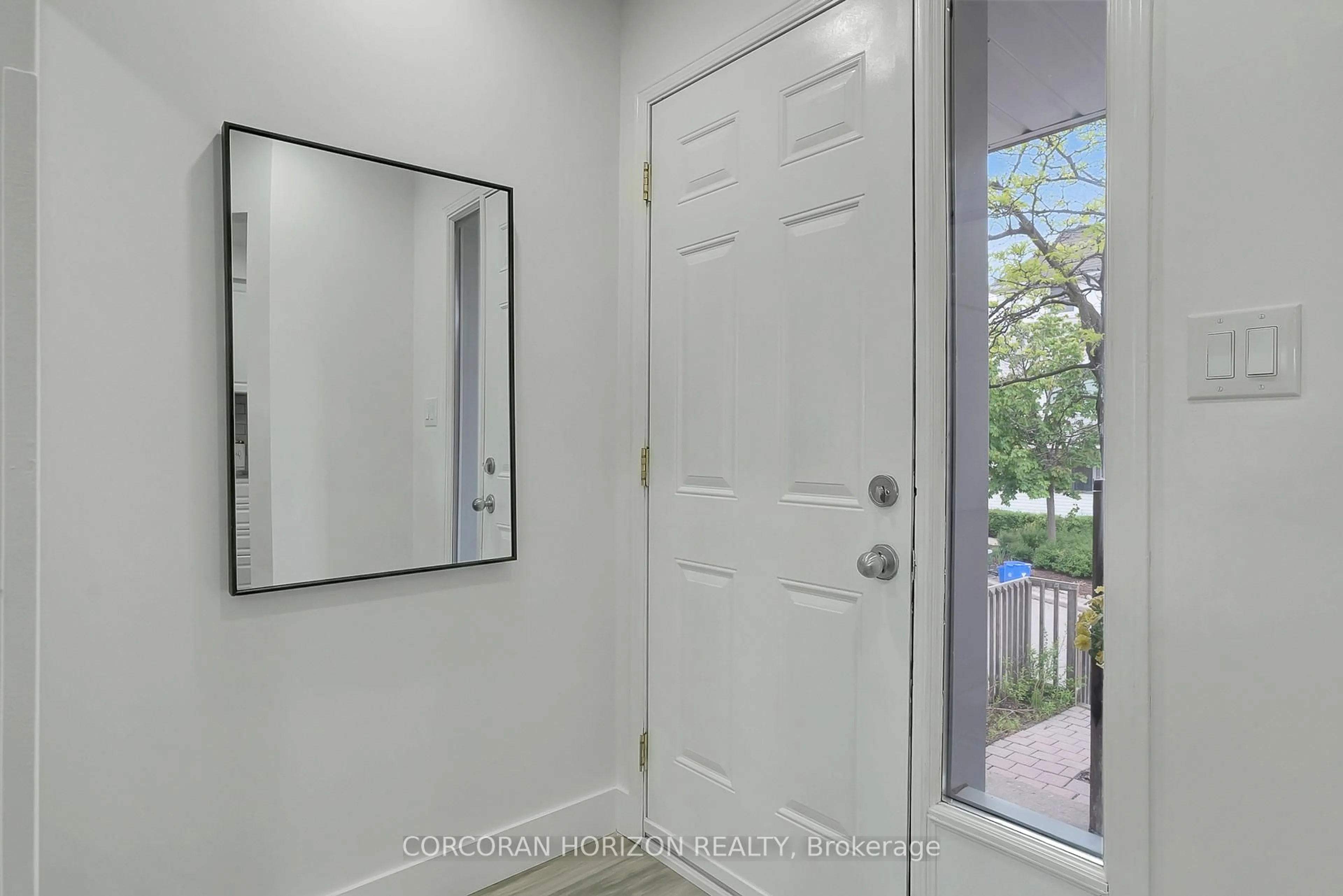 Indoor entryway for 459 Beechwood Pl #33, Waterloo Ontario N2T 2N8