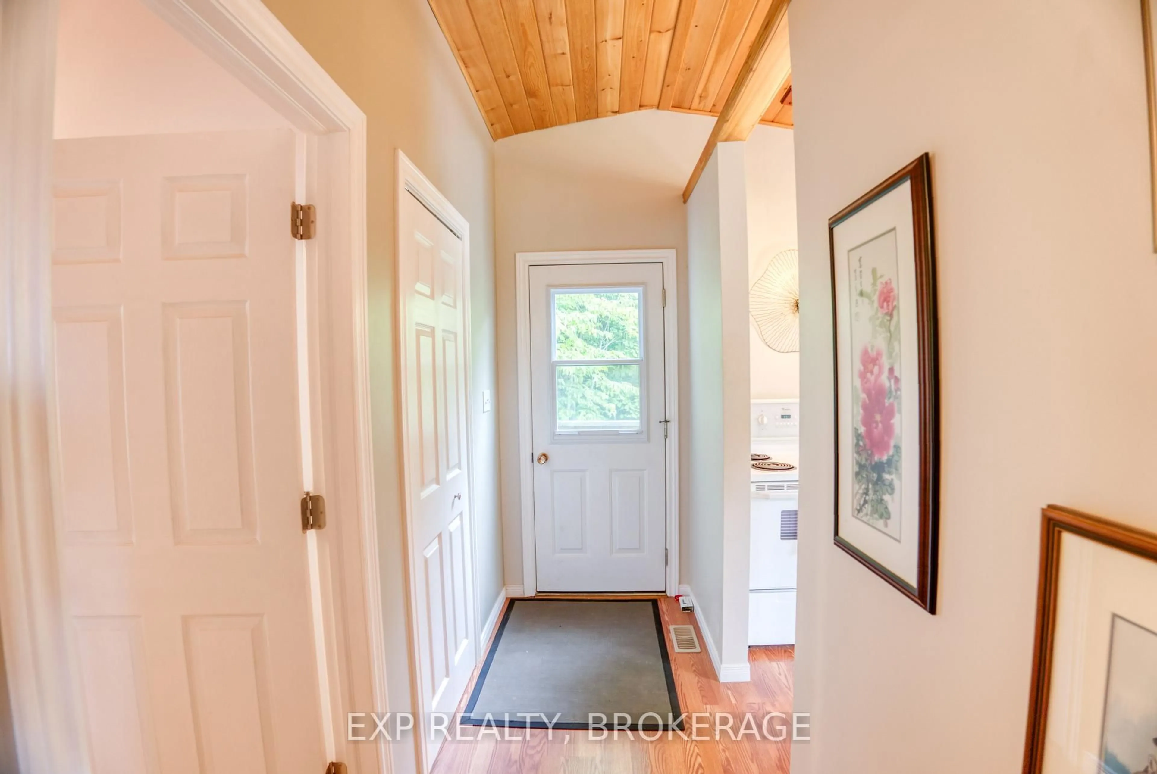 Indoor entryway for 1076 Valley Lane, Sharbot Lake Ontario K0H 2P0