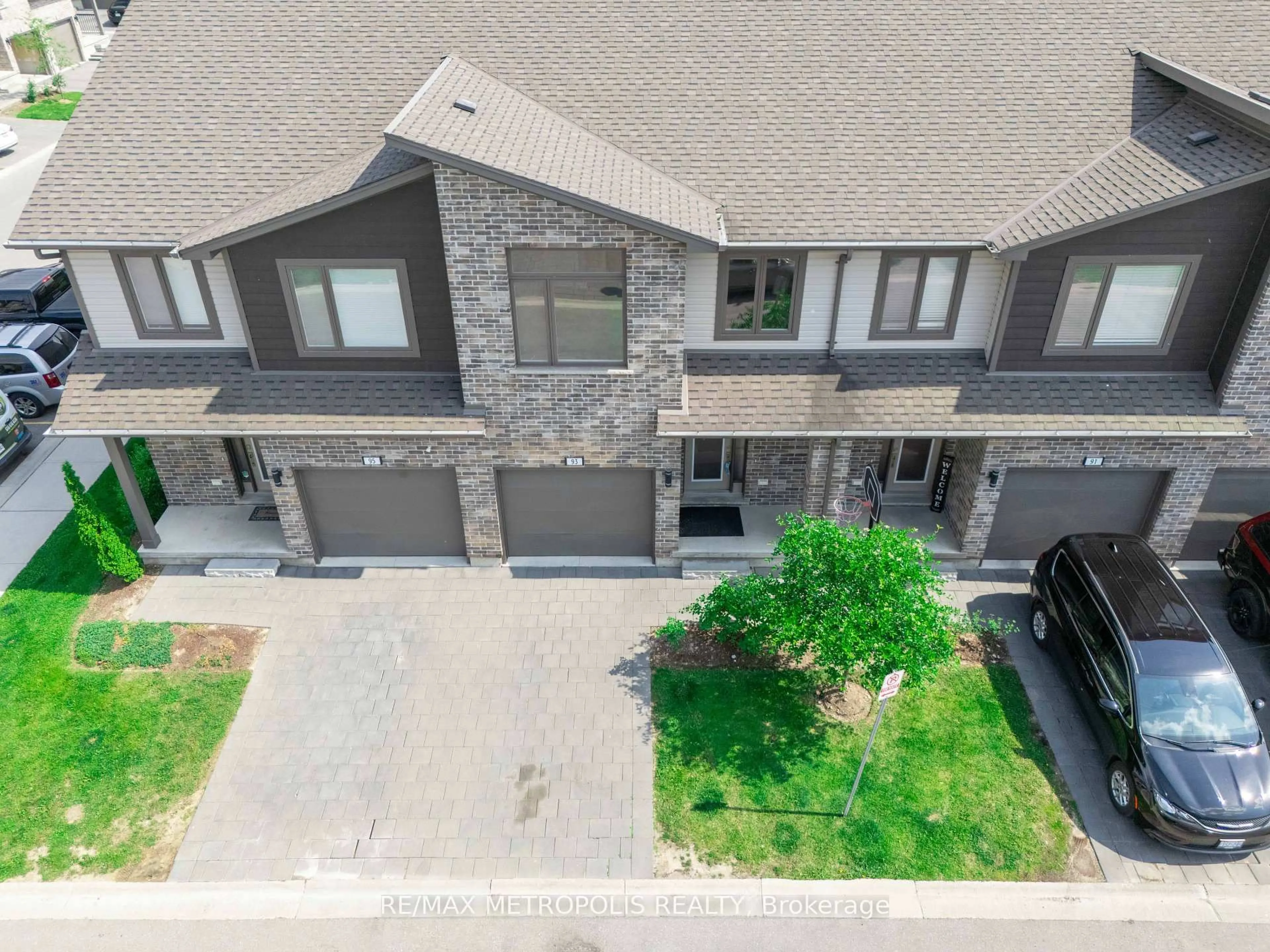 A pic from outside/outdoor area/front of a property/back of a property/a pic from drone, street for 1960 Dalmagarry Rd #93, London North Ontario N6G 5B1