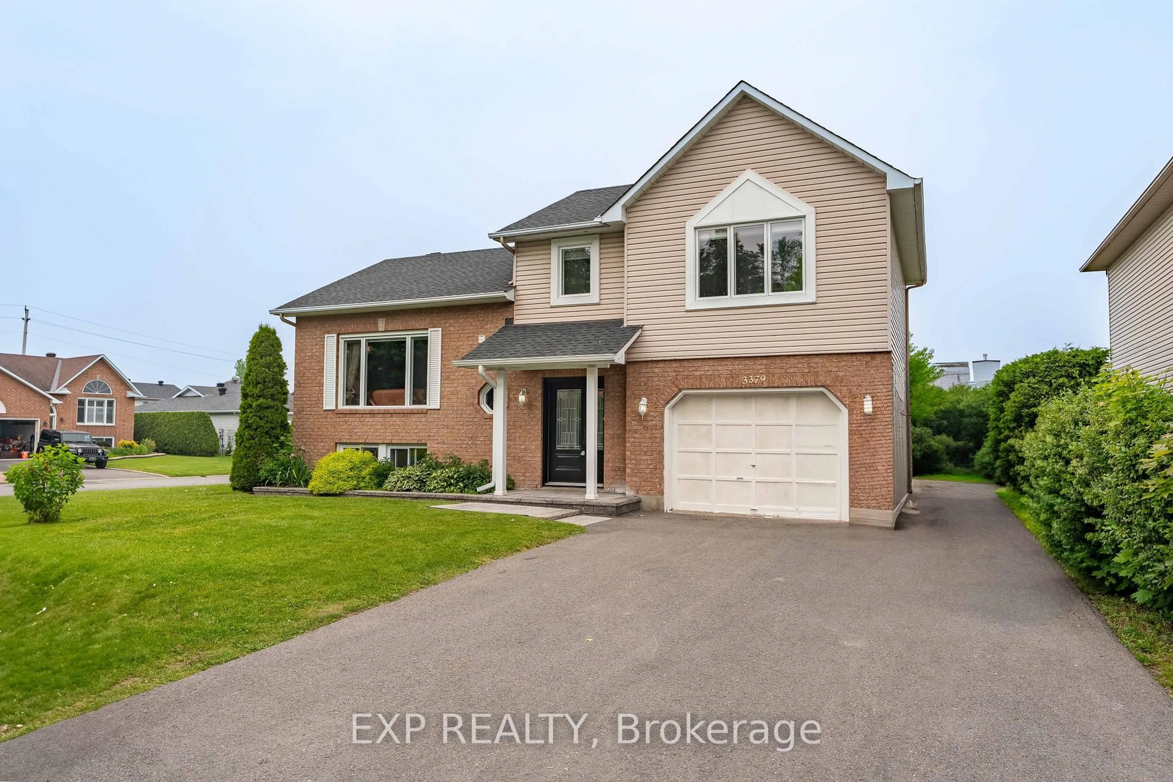 Home with brick exterior material, street for 3379 DESCOTES Circ, Clarence-Rockland Ontario K4K 1A8