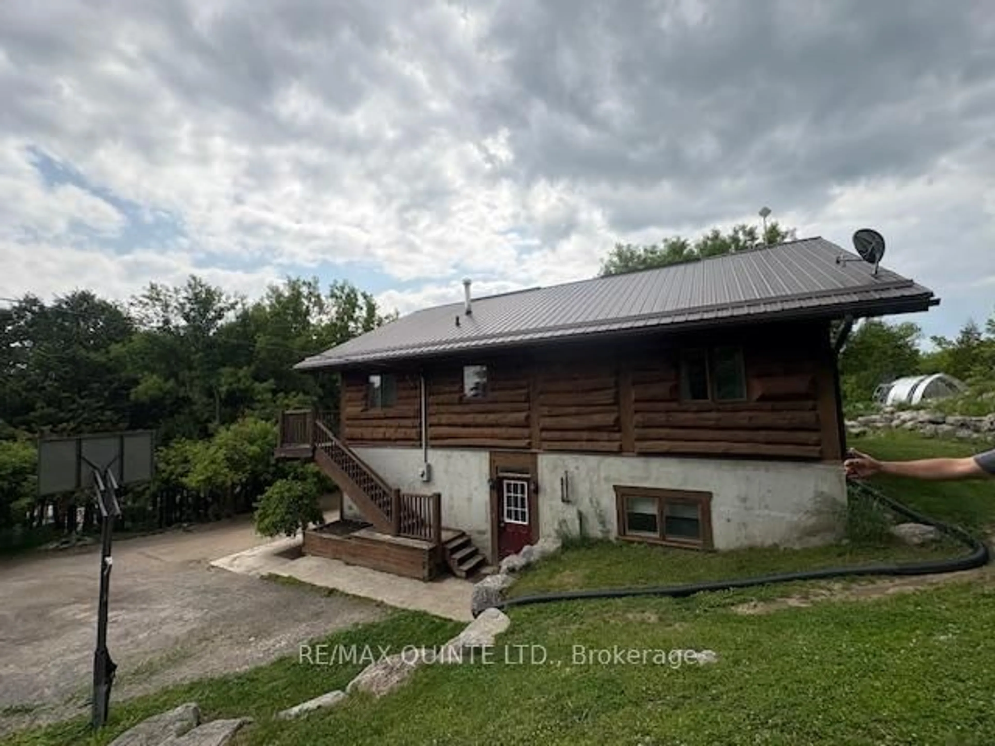 A pic from outside/outdoor area/front of a property/back of a property/a pic from drone, building for 1403B Crookston Rd, Tweed Ontario K0K 3J0