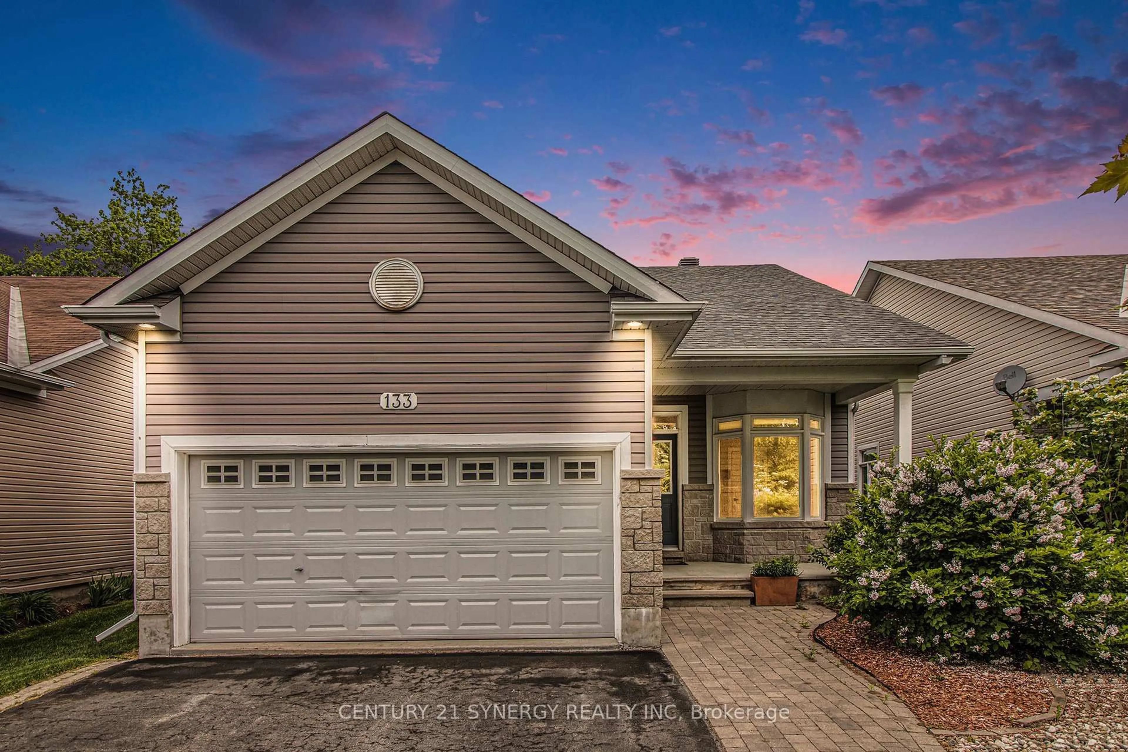 Home with vinyl exterior material, street for 133 Royal Landing Gate, North Grenville Ontario K0G 1J0