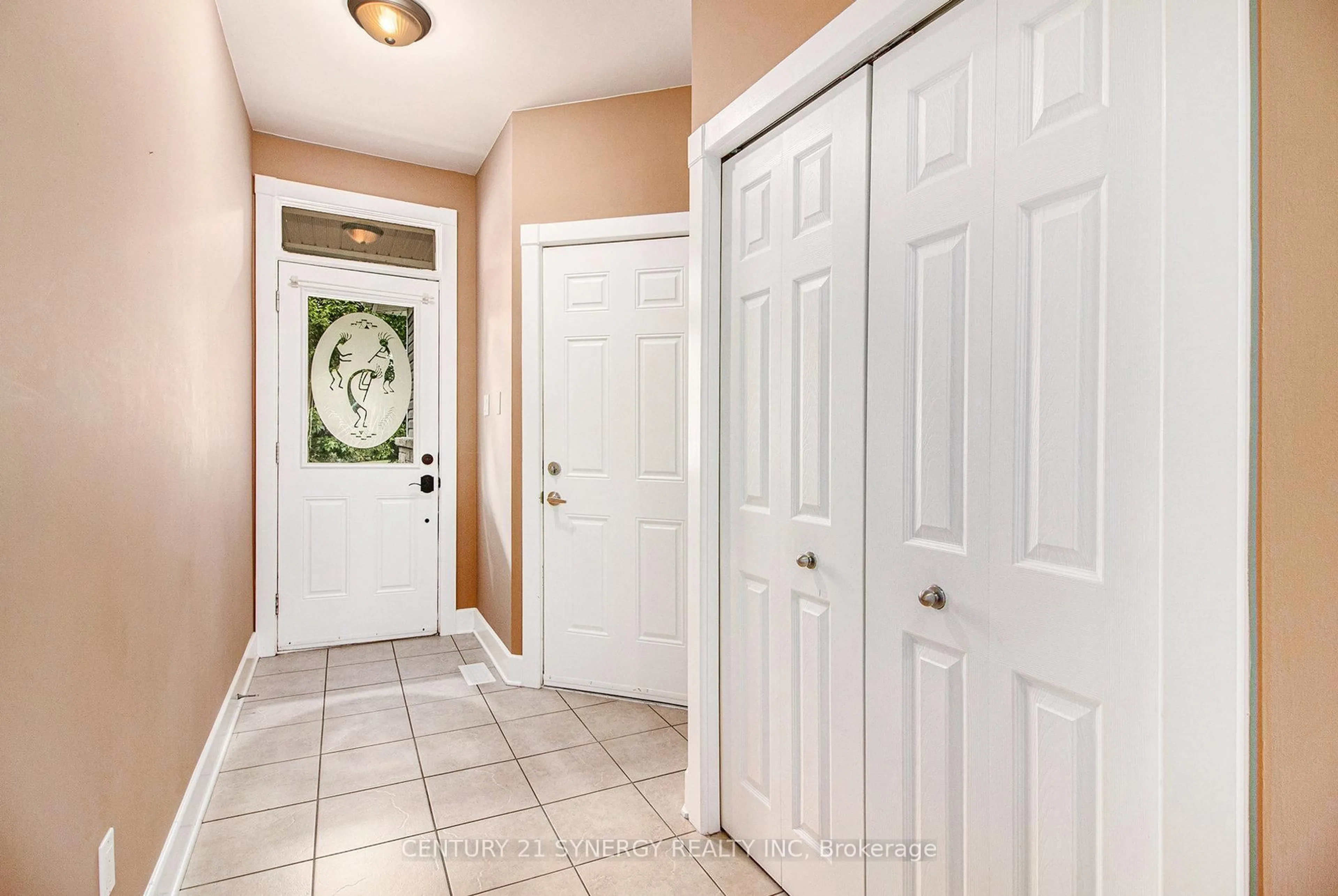 Indoor entryway for 133 Royal Landing Gate, North Grenville Ontario K0G 1J0