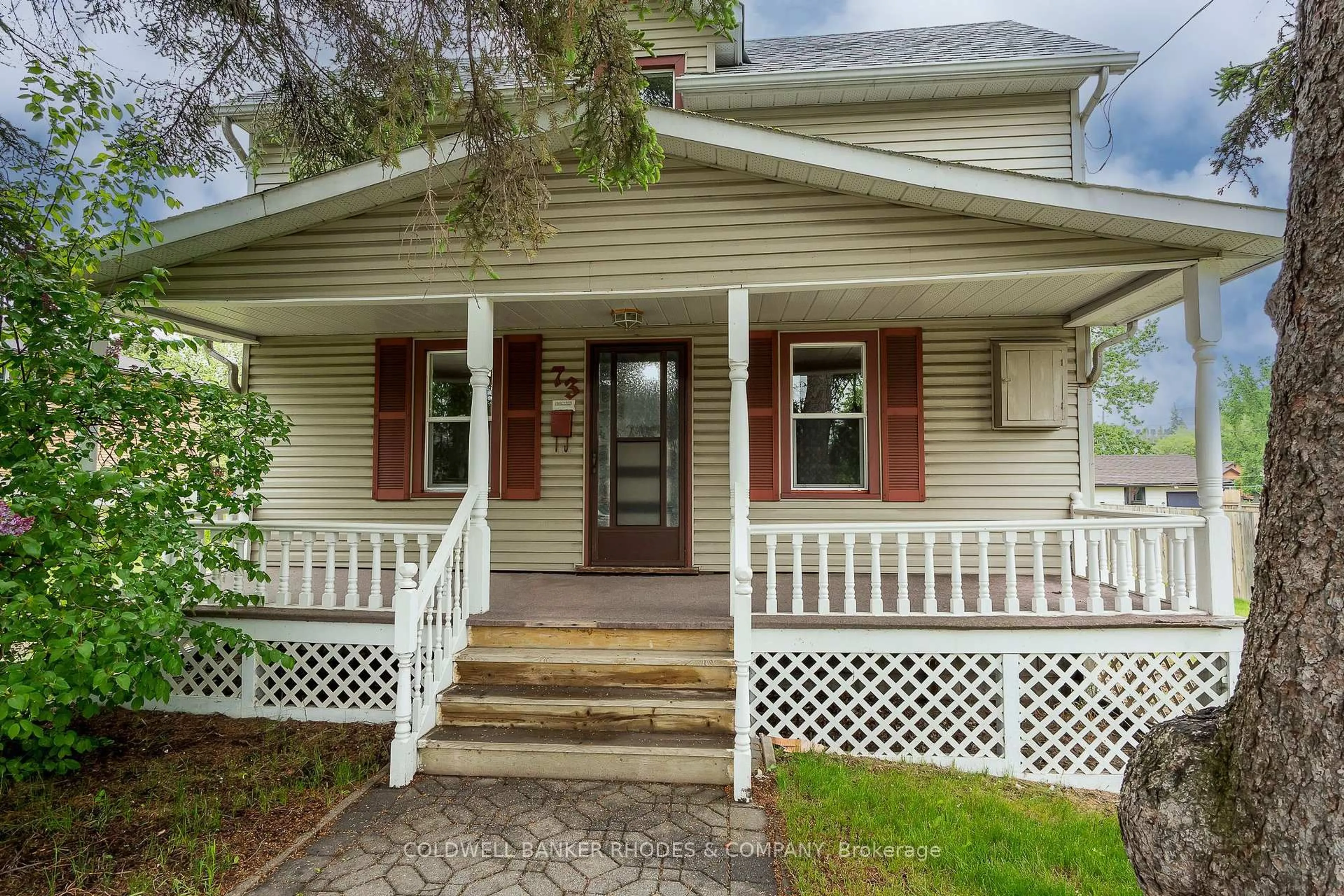 Home with vinyl exterior material, street for 73 Empress Ave, Thunder Bay Ontario P7A 6C2