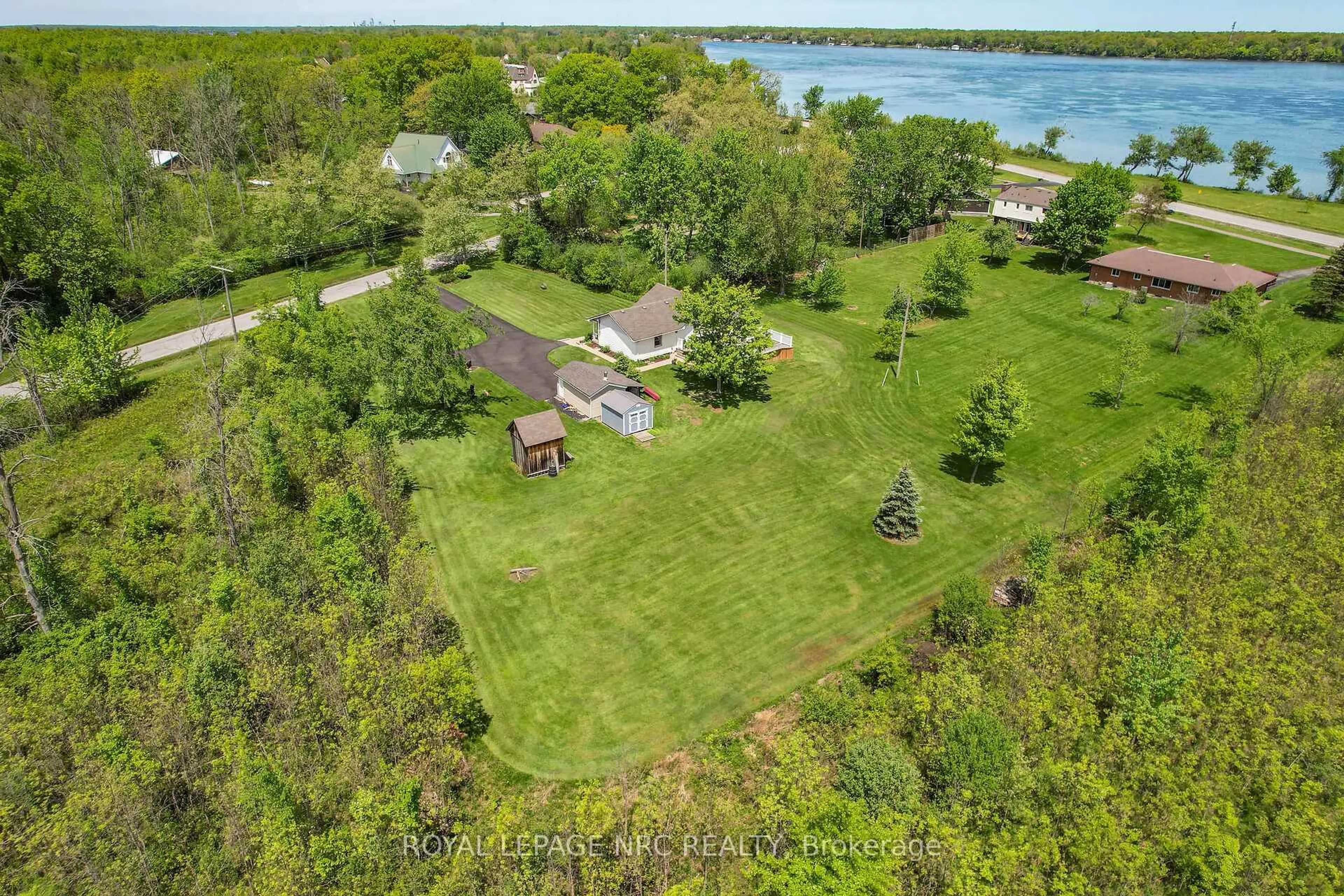 A pic from outside/outdoor area/front of a property/back of a property/a pic from drone, water/lake/river/ocean view for 410 Cairns Cres, Fort Erie Ontario L2A 5M4