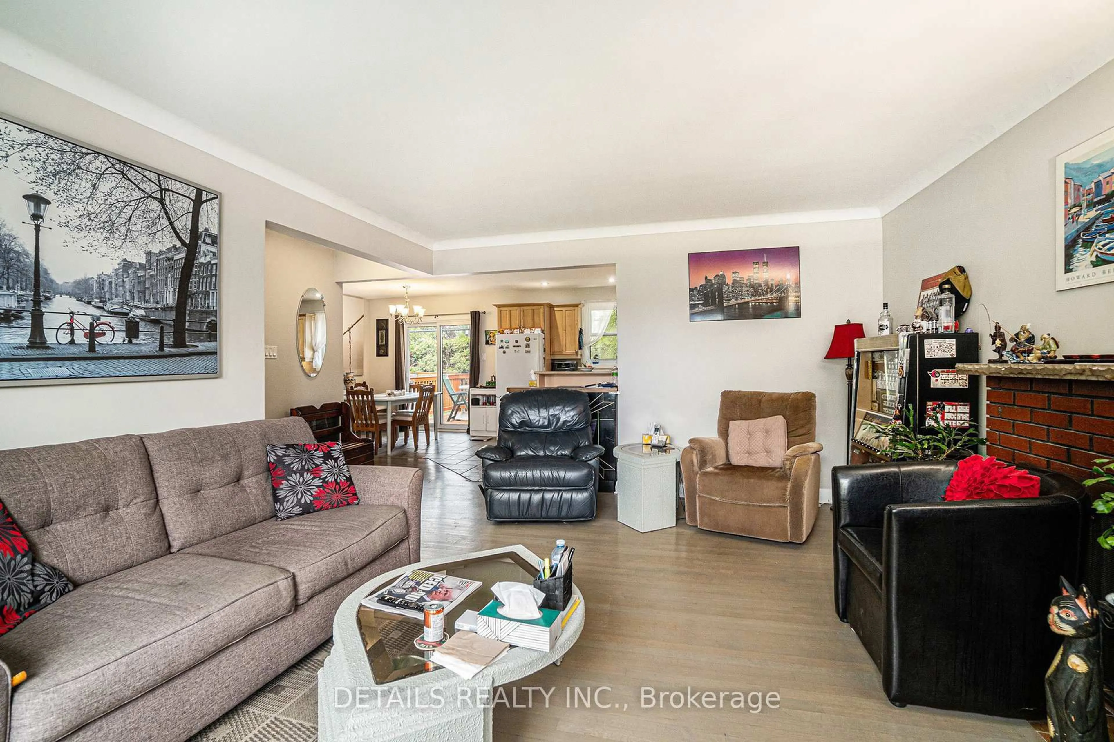 Living room with furniture, unknown for 39 Roundhay Dr, Ottawa Ontario K2G 1B6