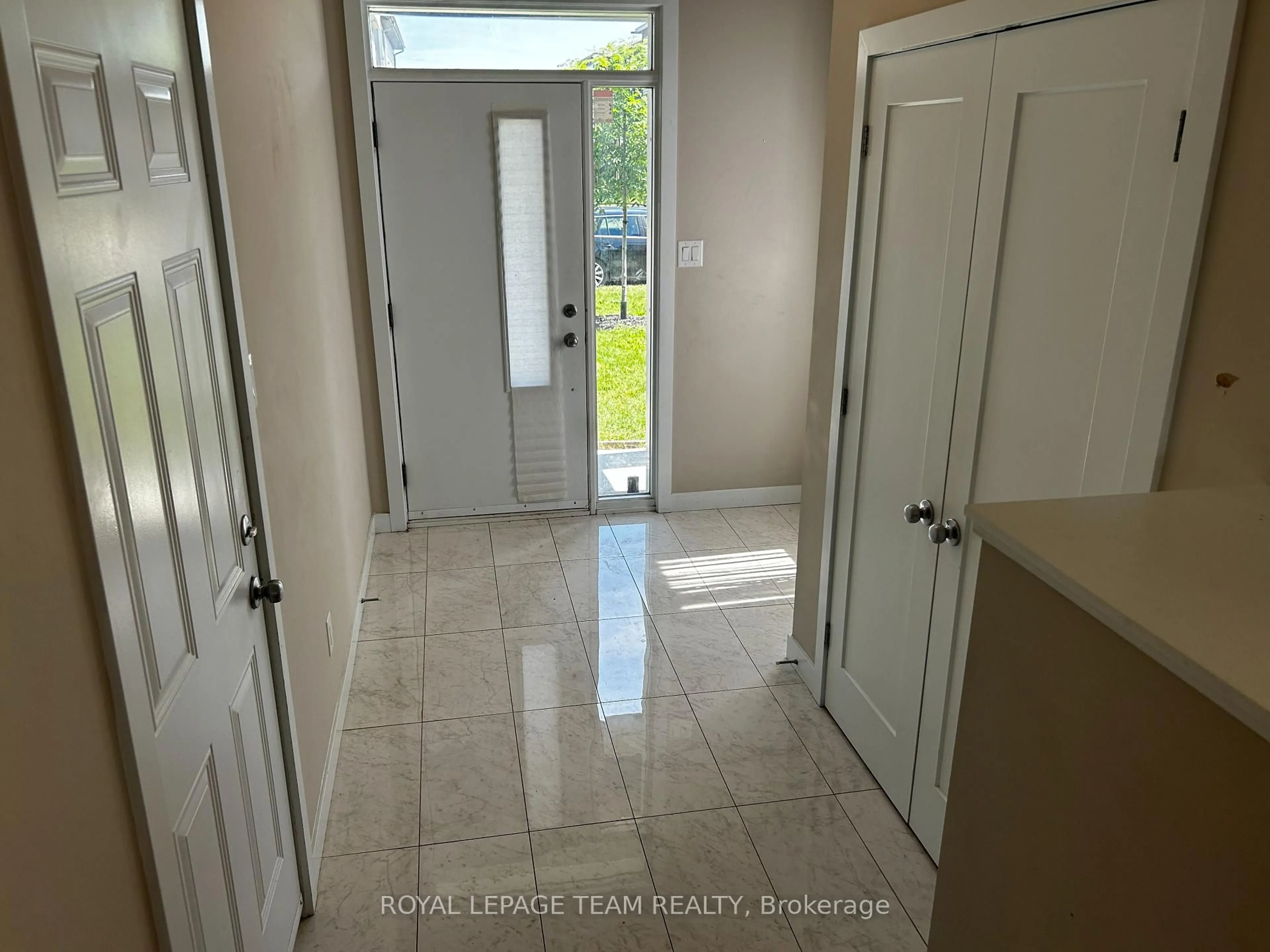 Indoor entryway for 72 Riddell St, Carleton Place Ontario K7C 3P1