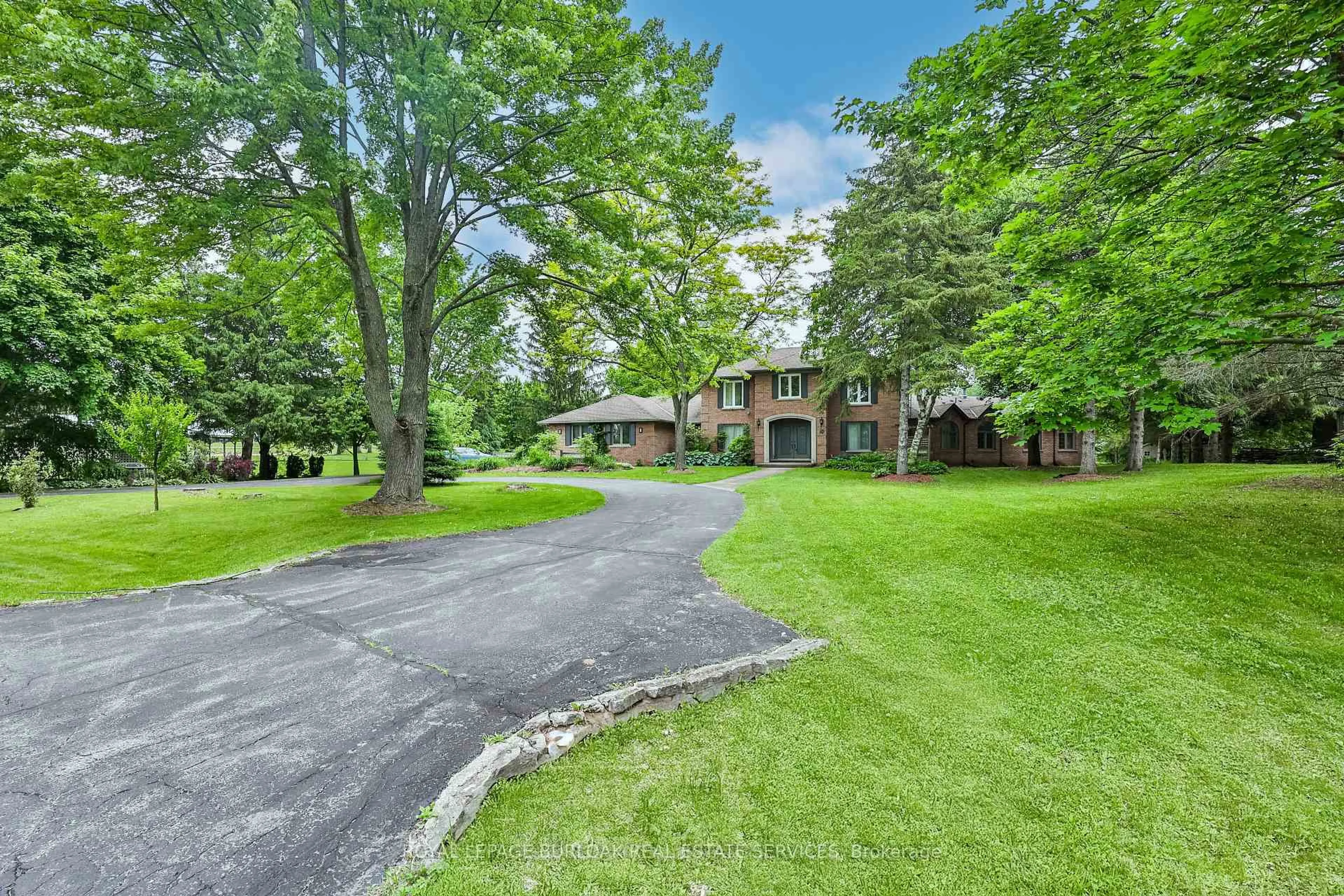 A pic from outside/outdoor area/front of a property/back of a property/a pic from drone, unknown for 10 Karendale Cres, Hamilton Ontario L0R 1K0