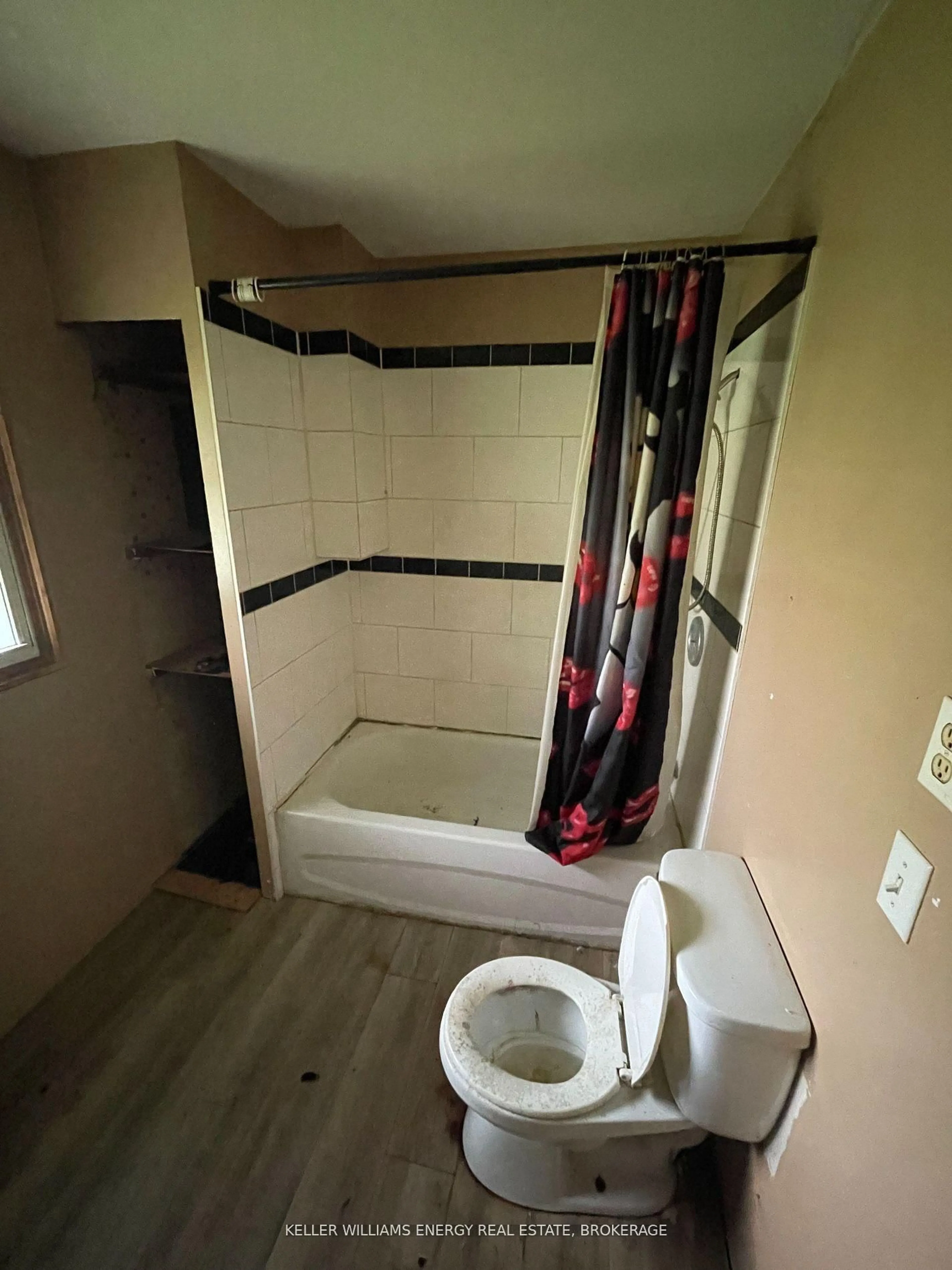 Standard bathroom, unknown for 251 Queen St, Shannonville Ontario K0K 3A0