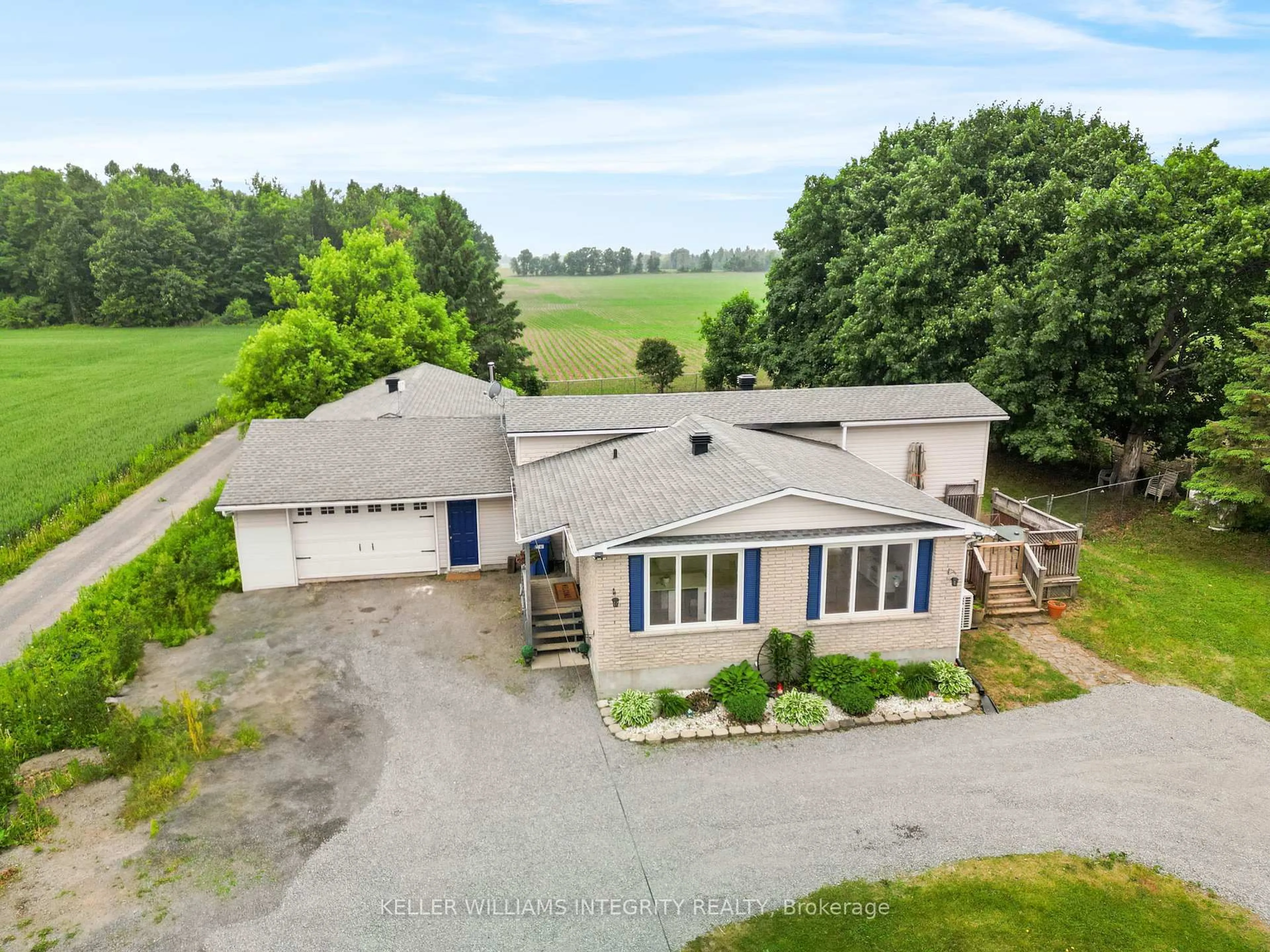 A pic from outside/outdoor area/front of a property/back of a property/a pic from drone, unknown for 1560 Mclaughlin Rd, North Stormont Ontario K0A 1R0