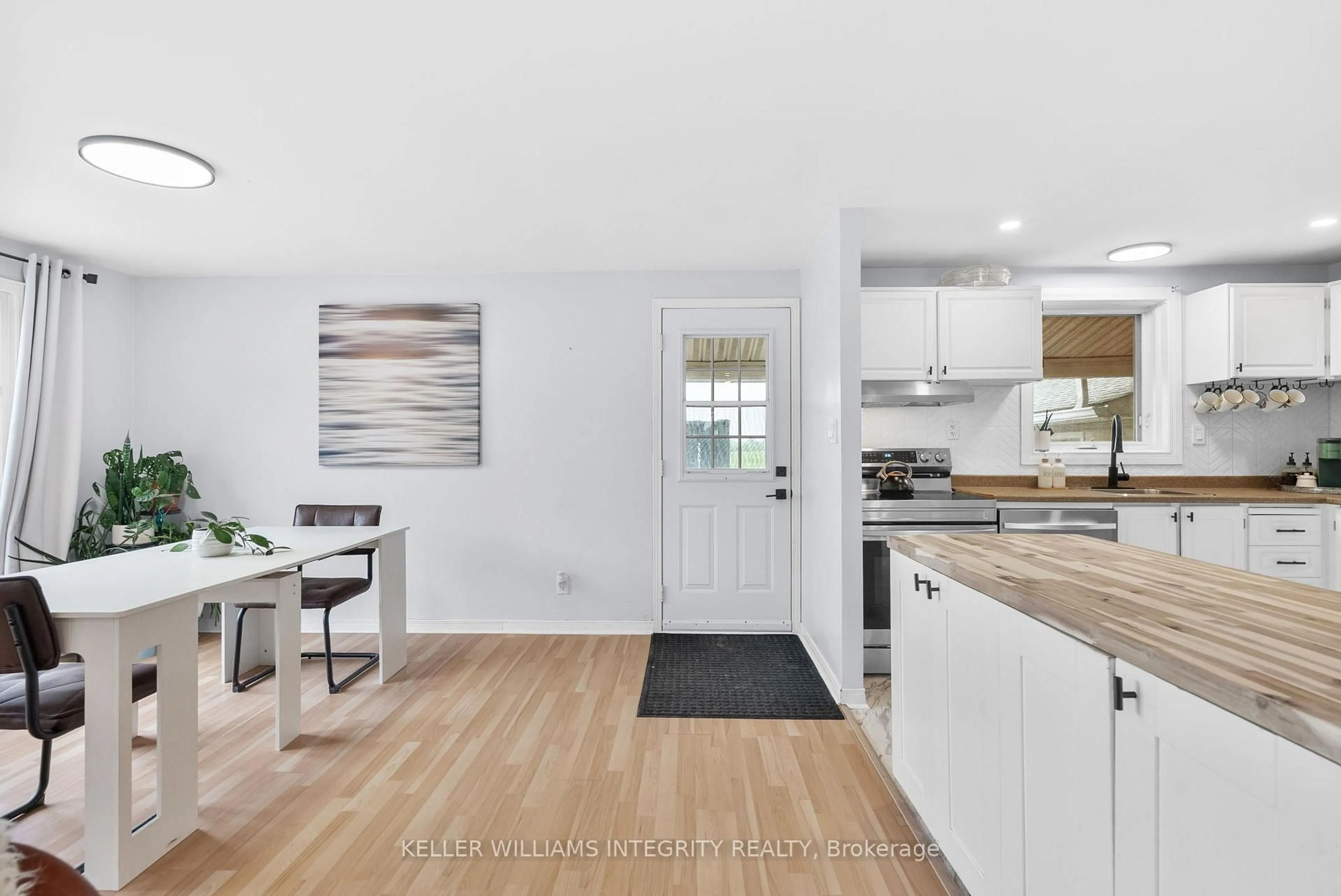 Open concept kitchen, wood/laminate floor for 1560 Mclaughlin Rd, North Stormont Ontario K0A 1R0